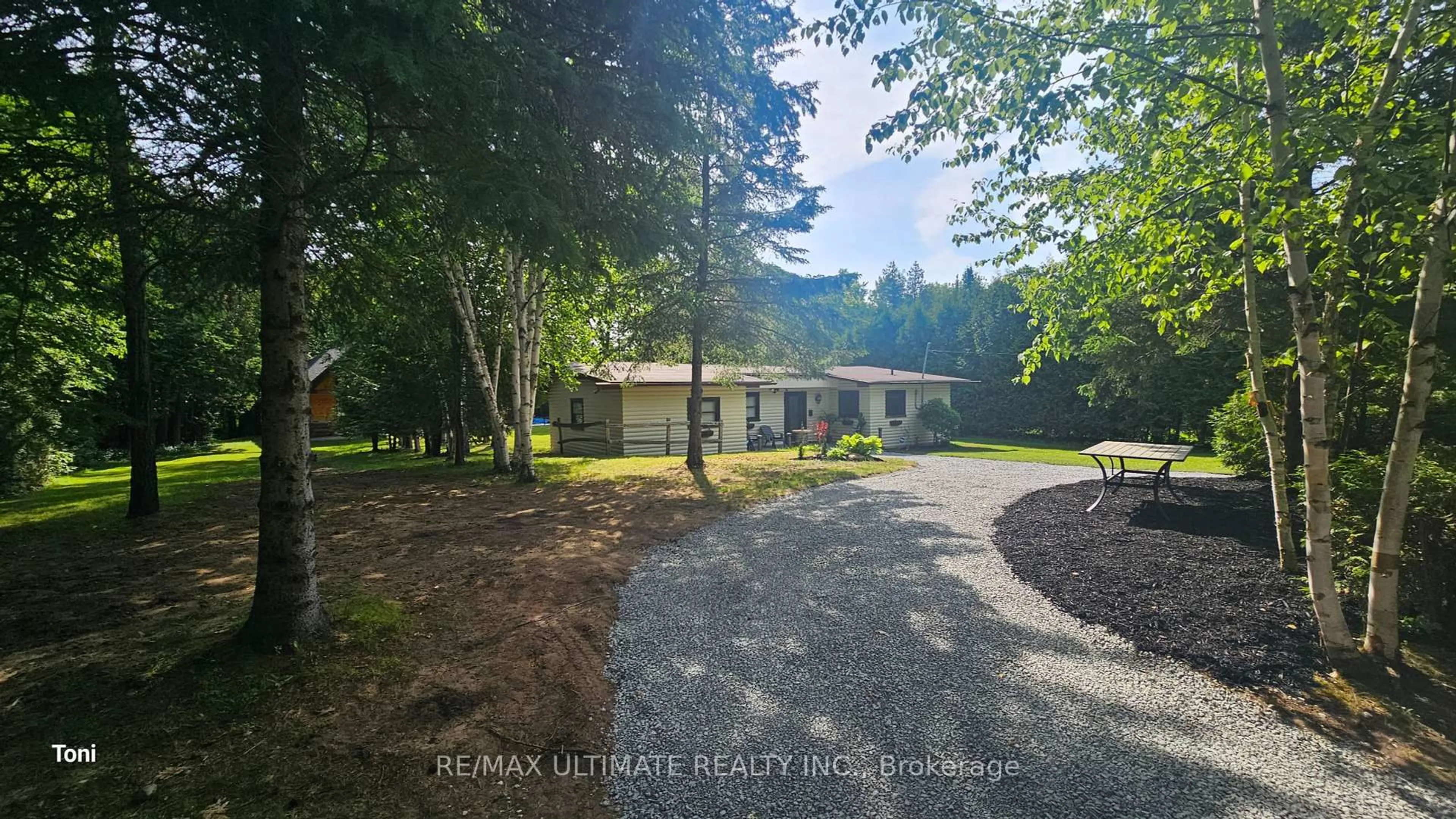 A pic from outside/outdoor area/front of a property/back of a property/a pic from drone, unknown for 57 Linda Rd, Georgina Ontario L0C 1L0