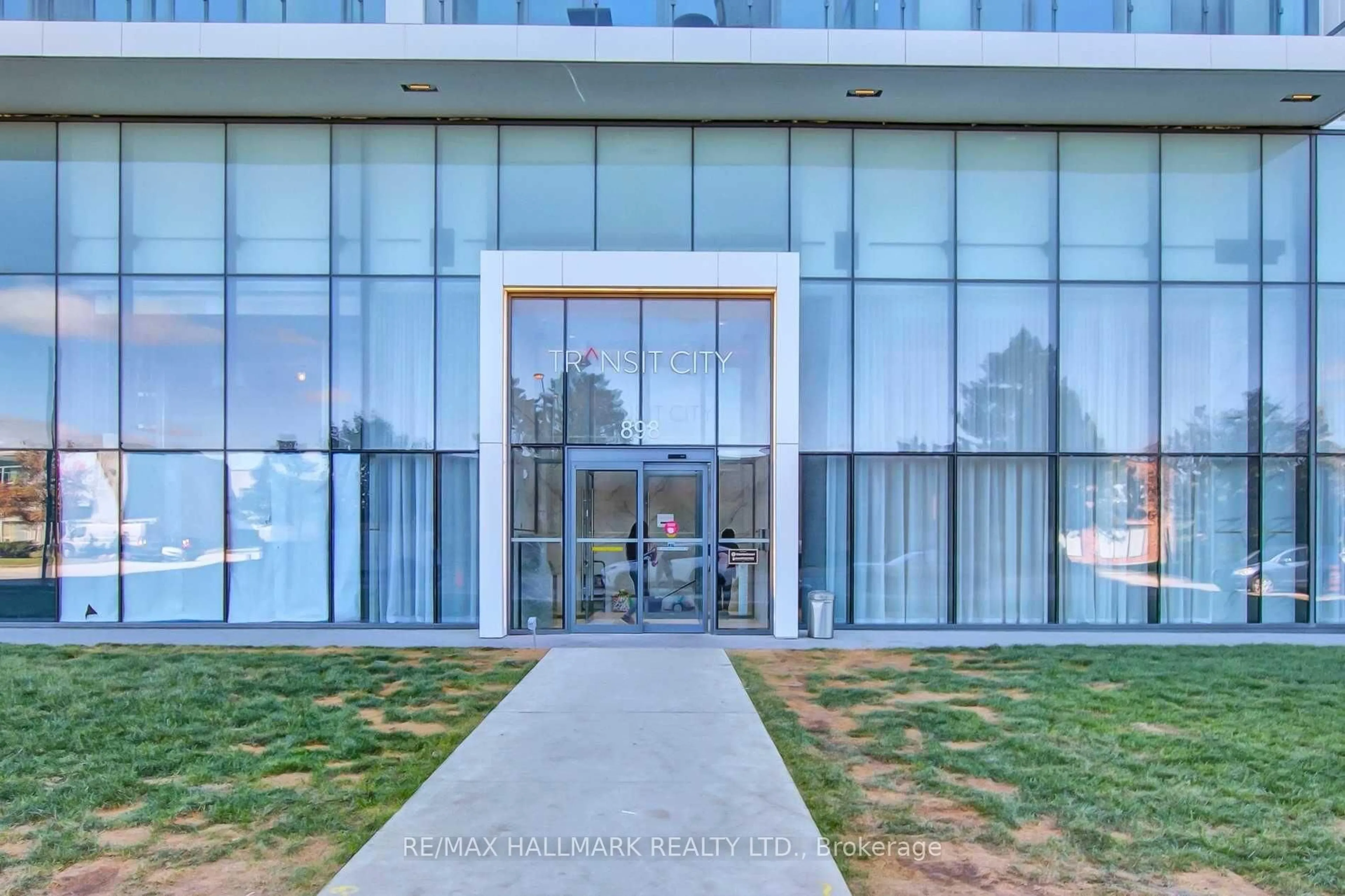 Indoor foyer for 898 Portage Pkwy #4308, Vaughan Ontario L4K 0J6
