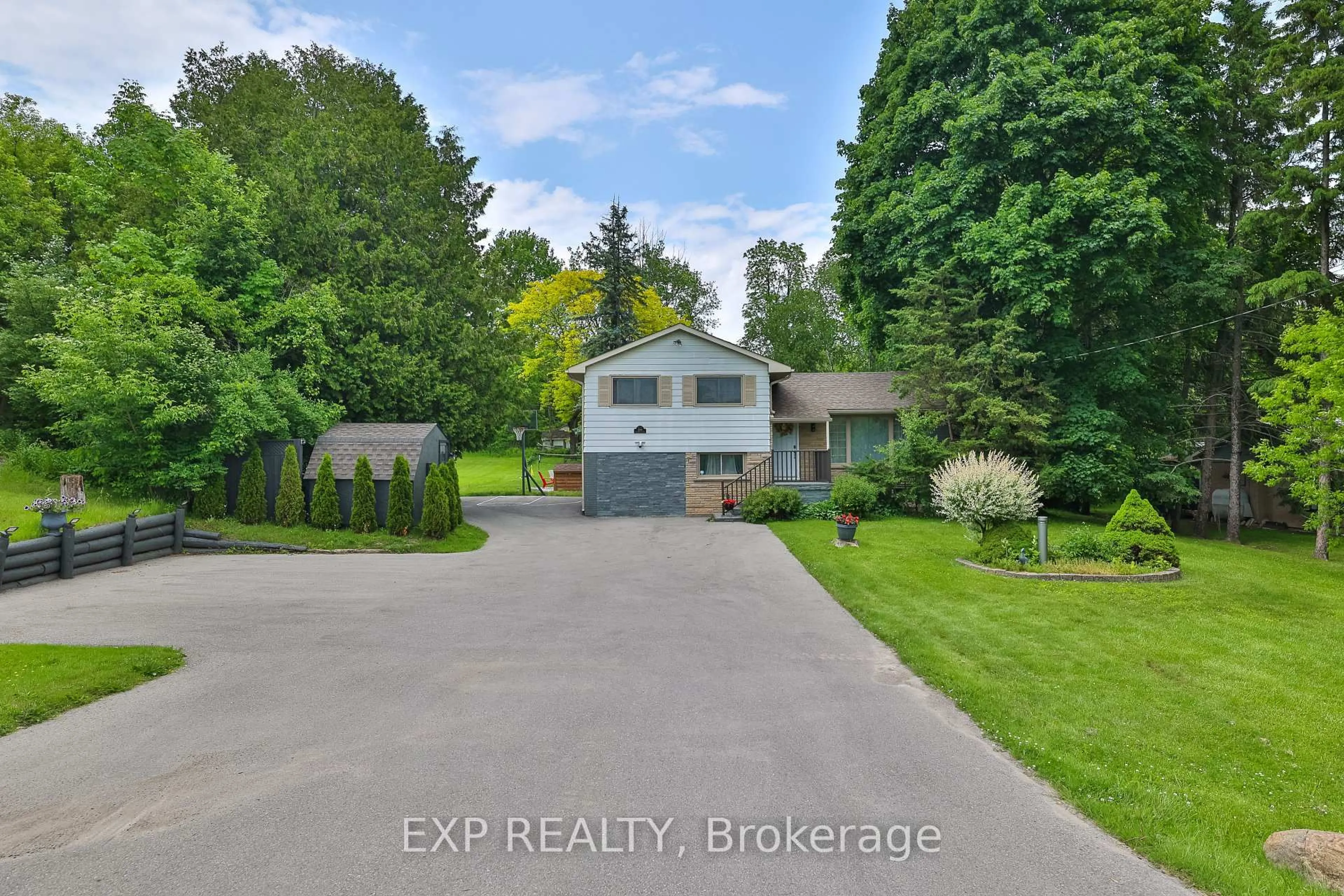 A pic from outside/outdoor area/front of a property/back of a property/a pic from drone, street for 1288 Queensville Sdrd, East Gwillimbury Ontario L0G 1R0