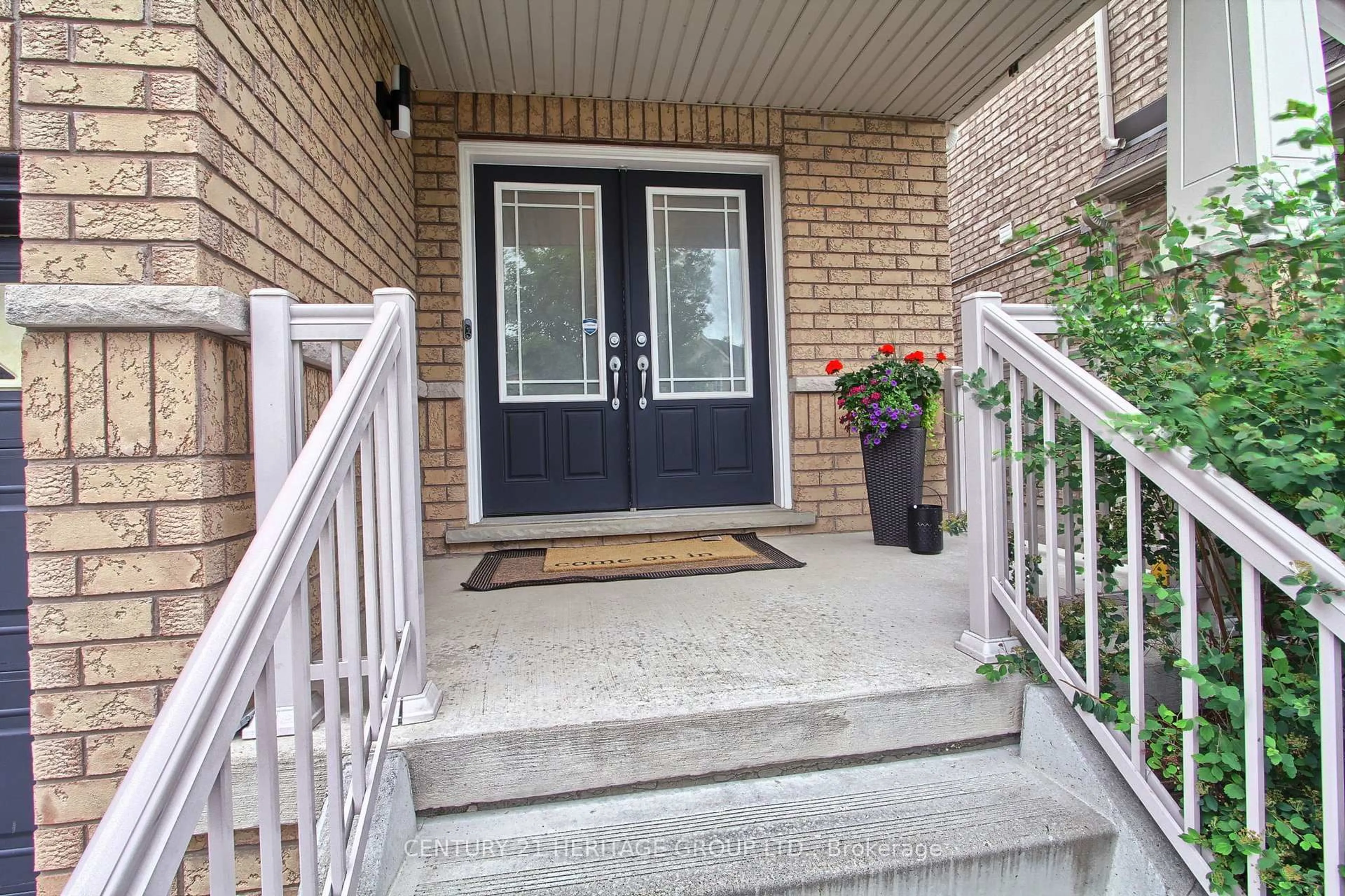 Indoor entryway for 114 Faris St, Bradford West Gwillimbury Ontario L3Z 0C4