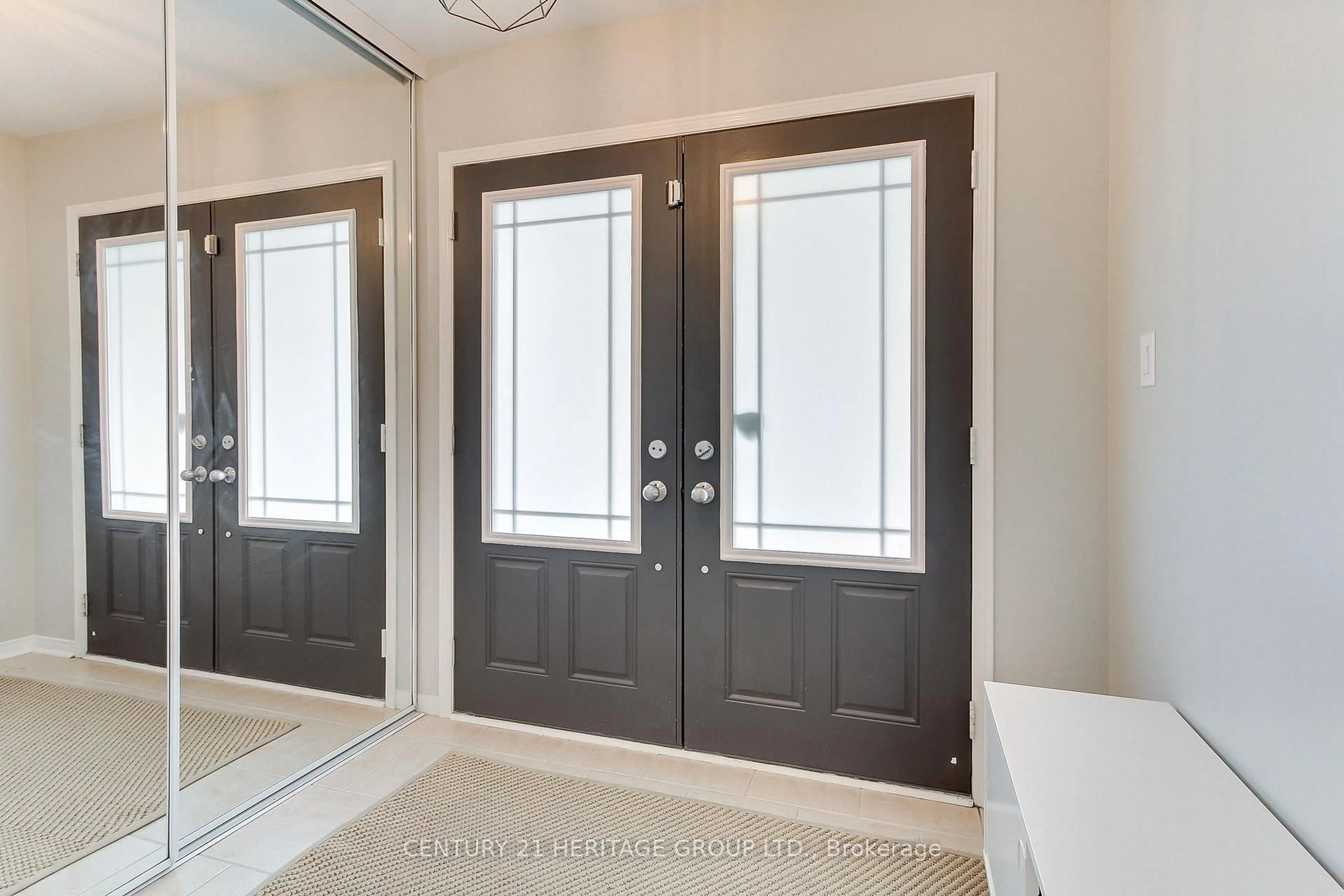 Indoor entryway for 114 Faris St, Bradford West Gwillimbury Ontario L3Z 0C4