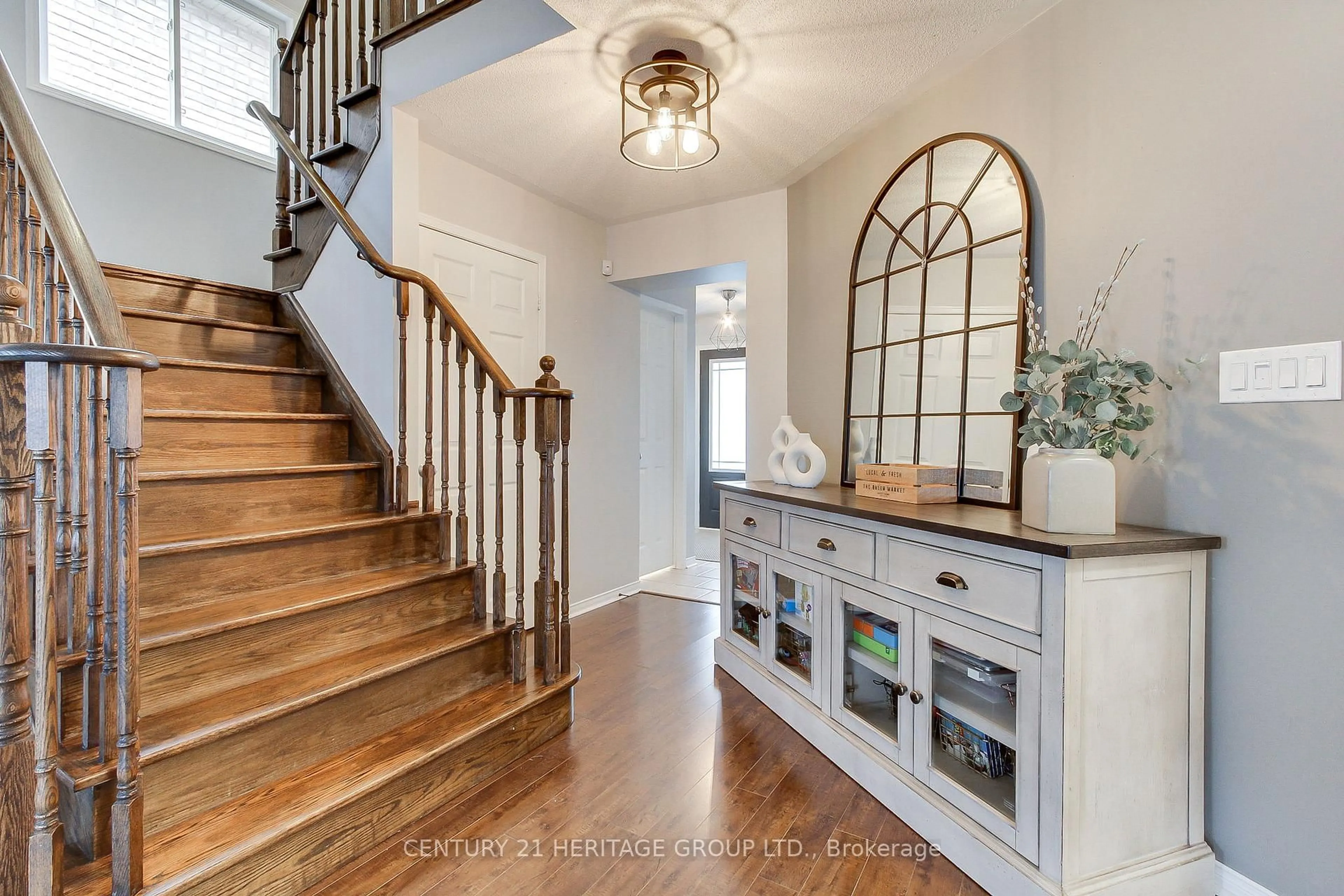 Indoor entryway for 114 Faris St, Bradford West Gwillimbury Ontario L3Z 0C4
