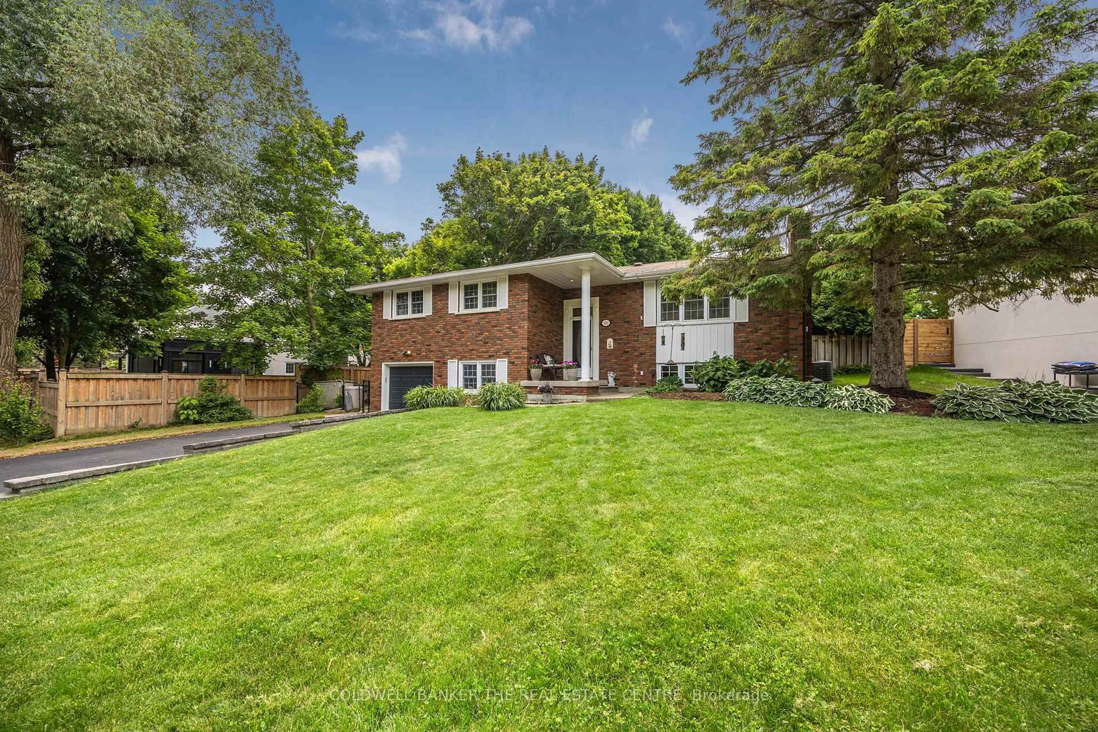 Home with brick exterior material, street for 210 Richard Ave, Newmarket Ontario L3Y 4P7