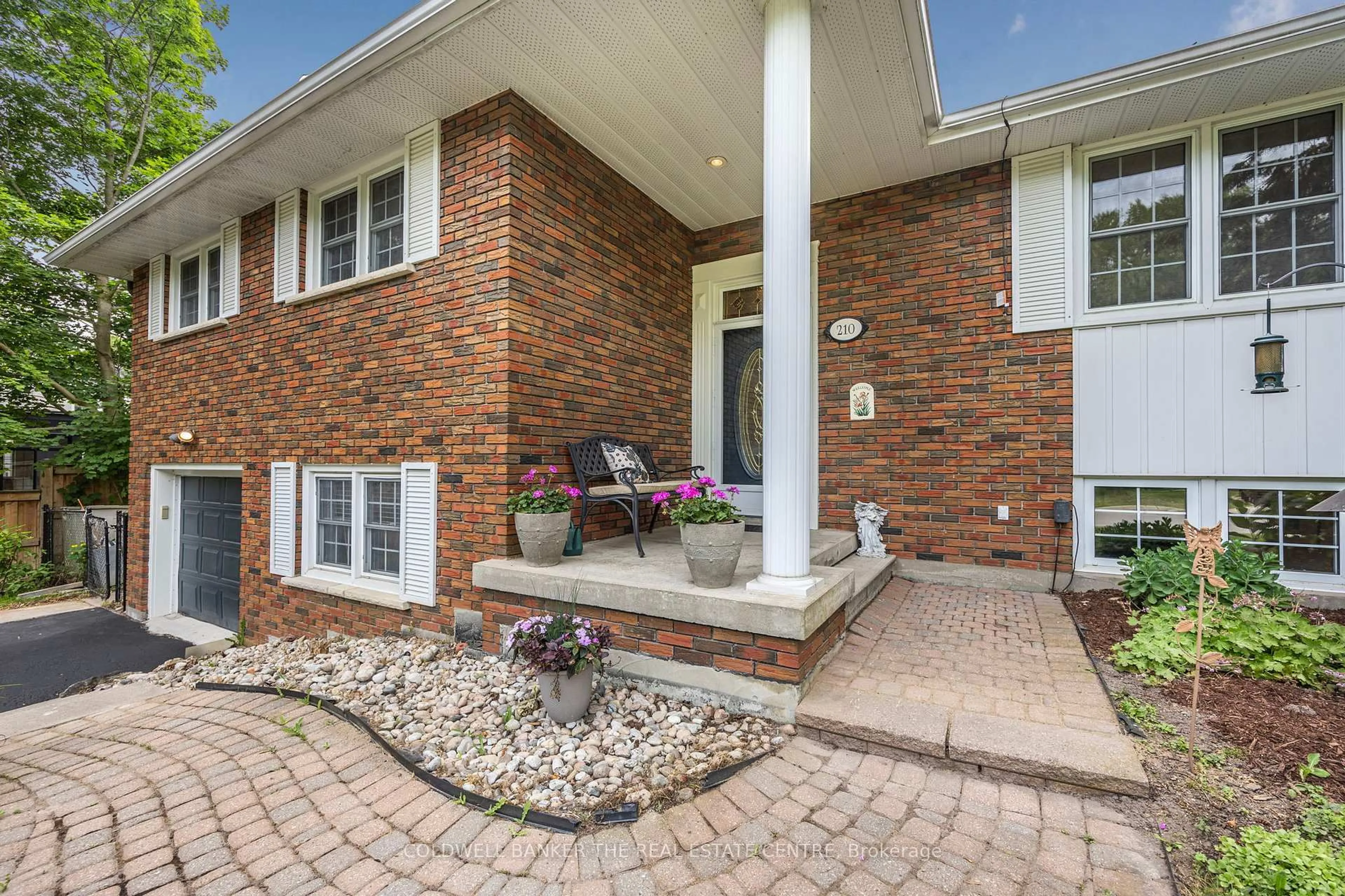 Home with brick exterior material, street for 210 Richard Ave, Newmarket Ontario L3Y 4P7