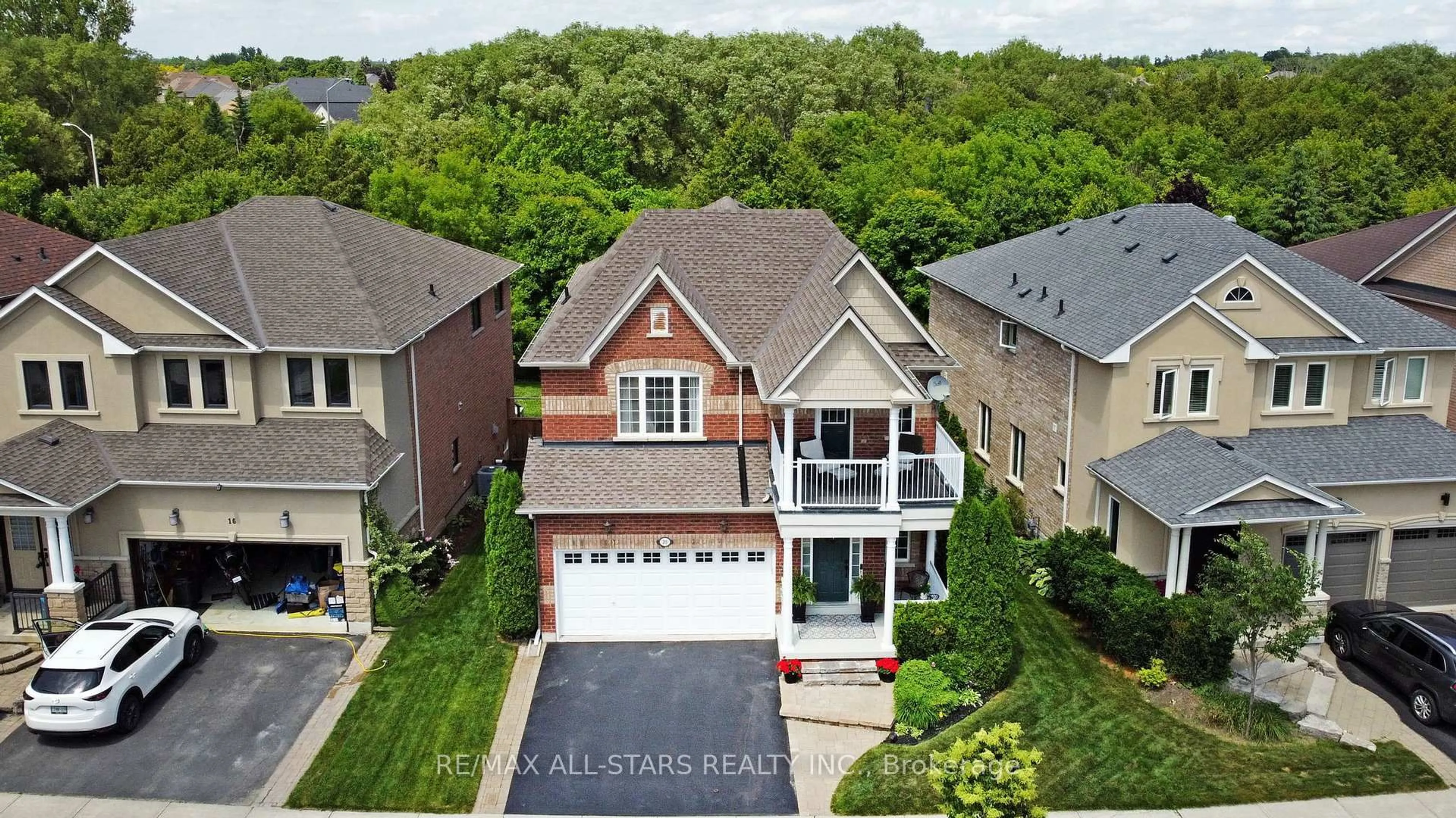 A pic from outside/outdoor area/front of a property/back of a property/a pic from drone, street for 20 James Ratcliff Ave, Whitchurch-Stouffville Ontario L4A 1P3