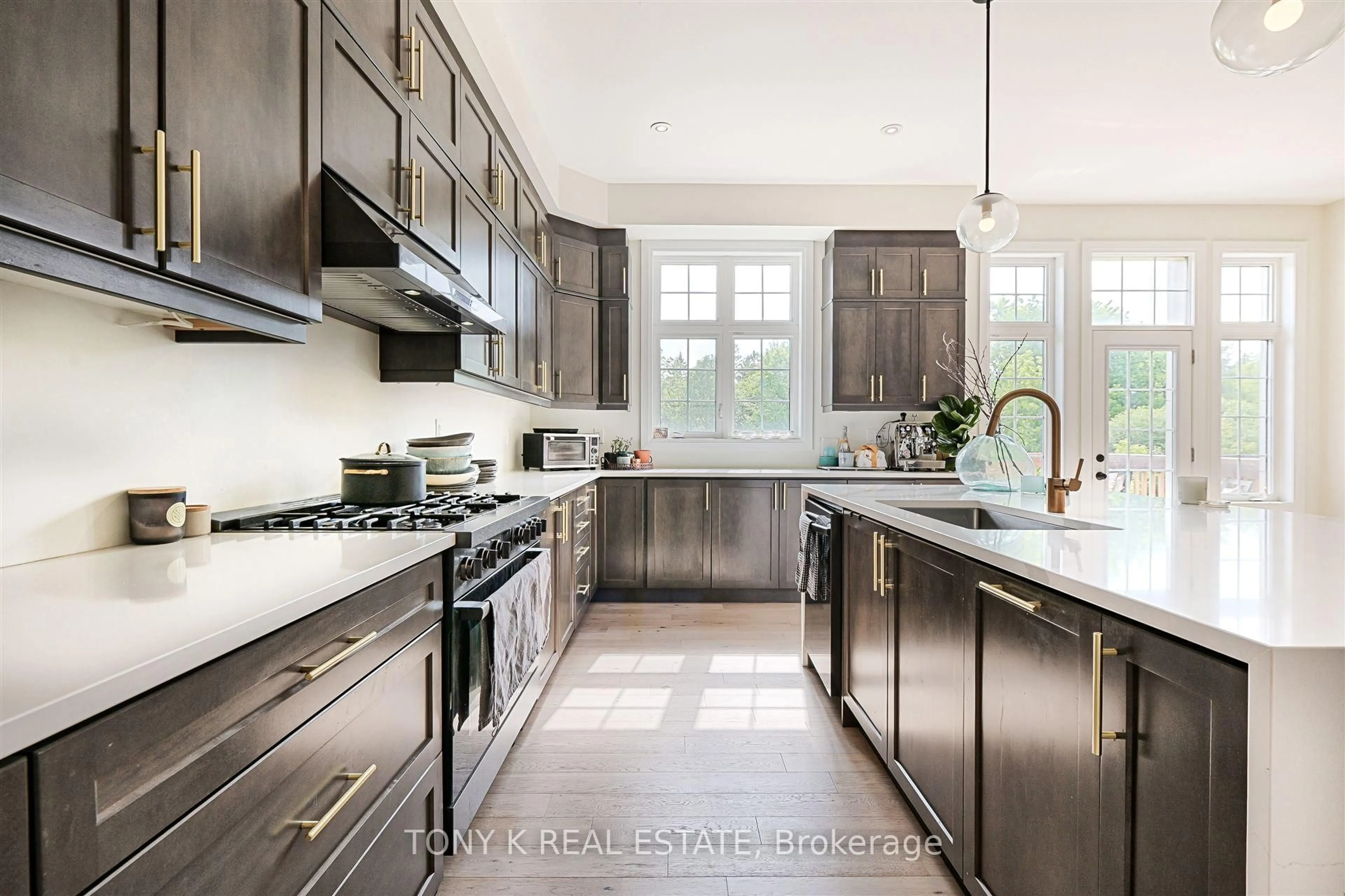 Contemporary kitchen, ceramic/tile floor for 169 Klein Mills Rd, Vaughan Ontario L4H 4W4
