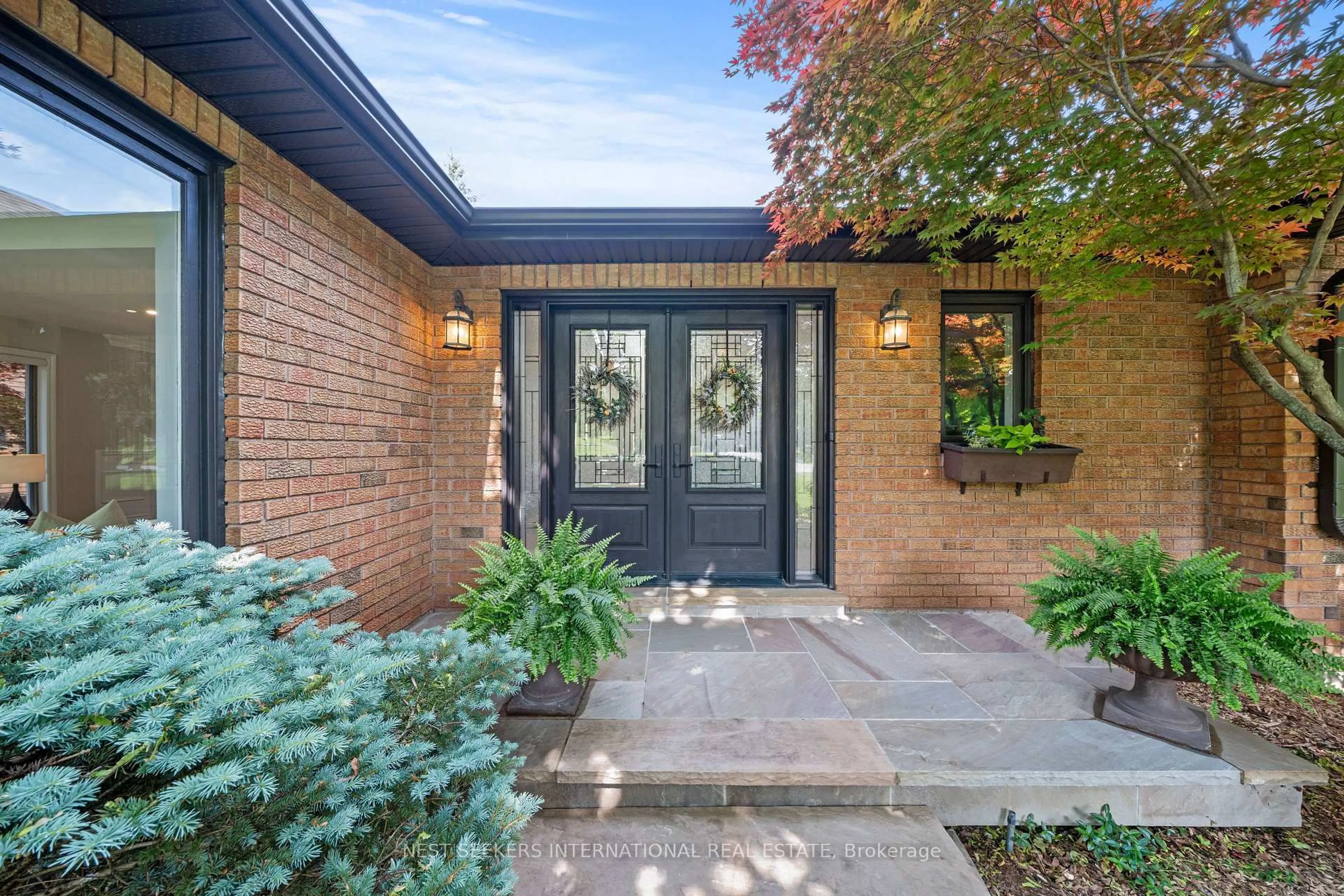 Home with brick exterior material, street for 21 Rolling Crt, King Ontario L7B 1E8