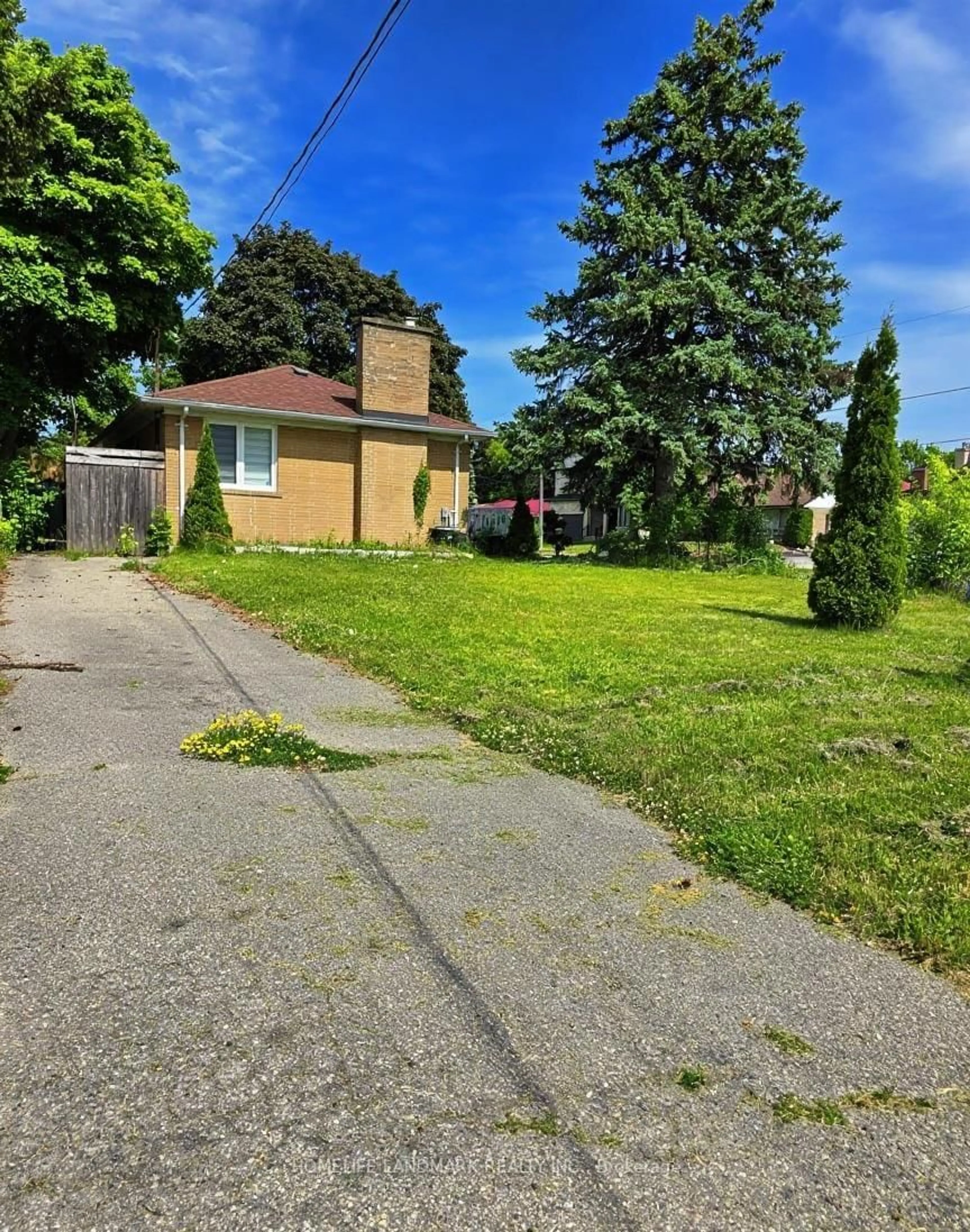A pic from outside/outdoor area/front of a property/back of a property/a pic from drone, street for 283 Paliser Cres, Richmond Hill Ontario L4C 1R9