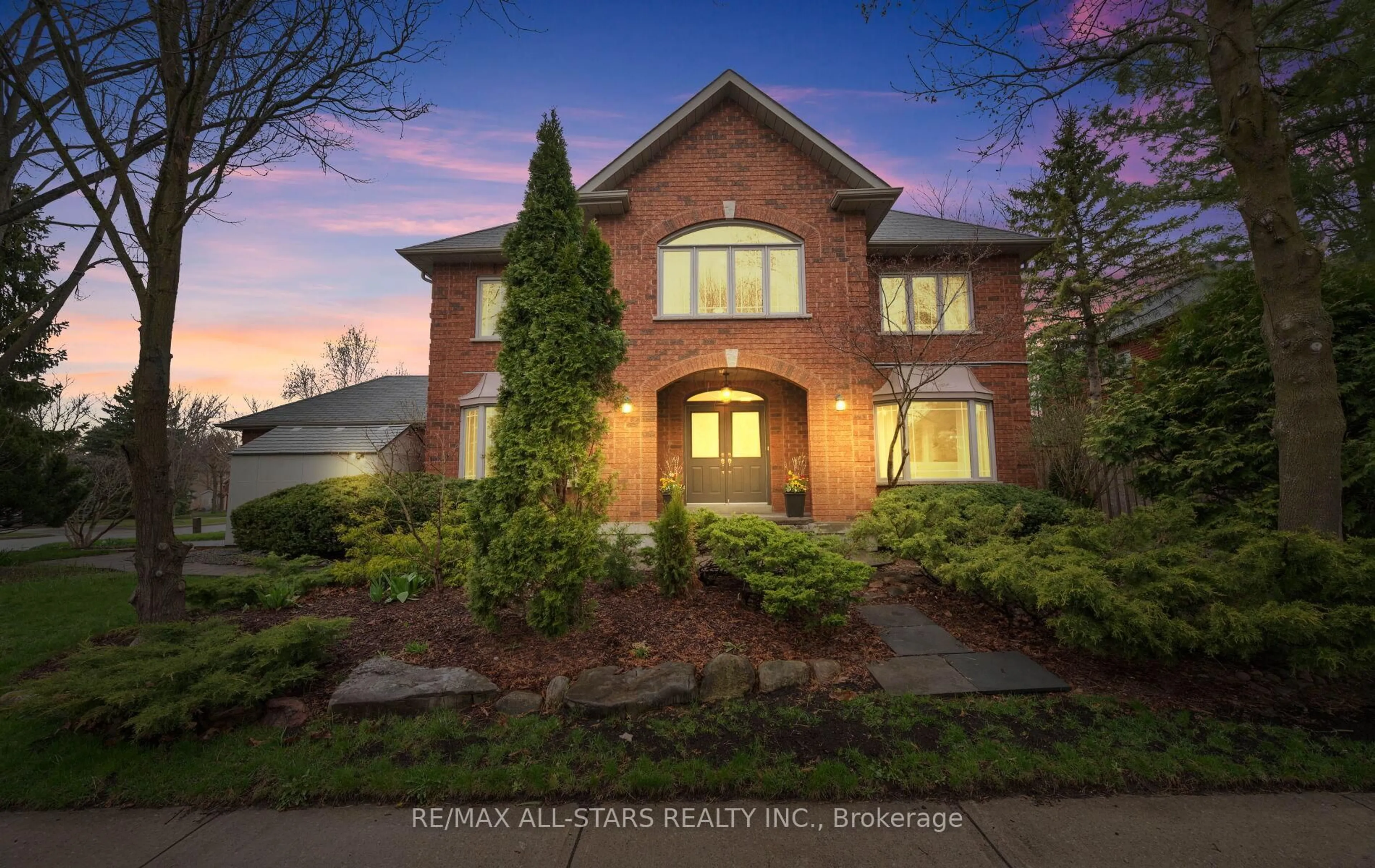 Home with brick exterior material, street for 156 Park Dr, Whitchurch-Stouffville Ontario L4A 1J6