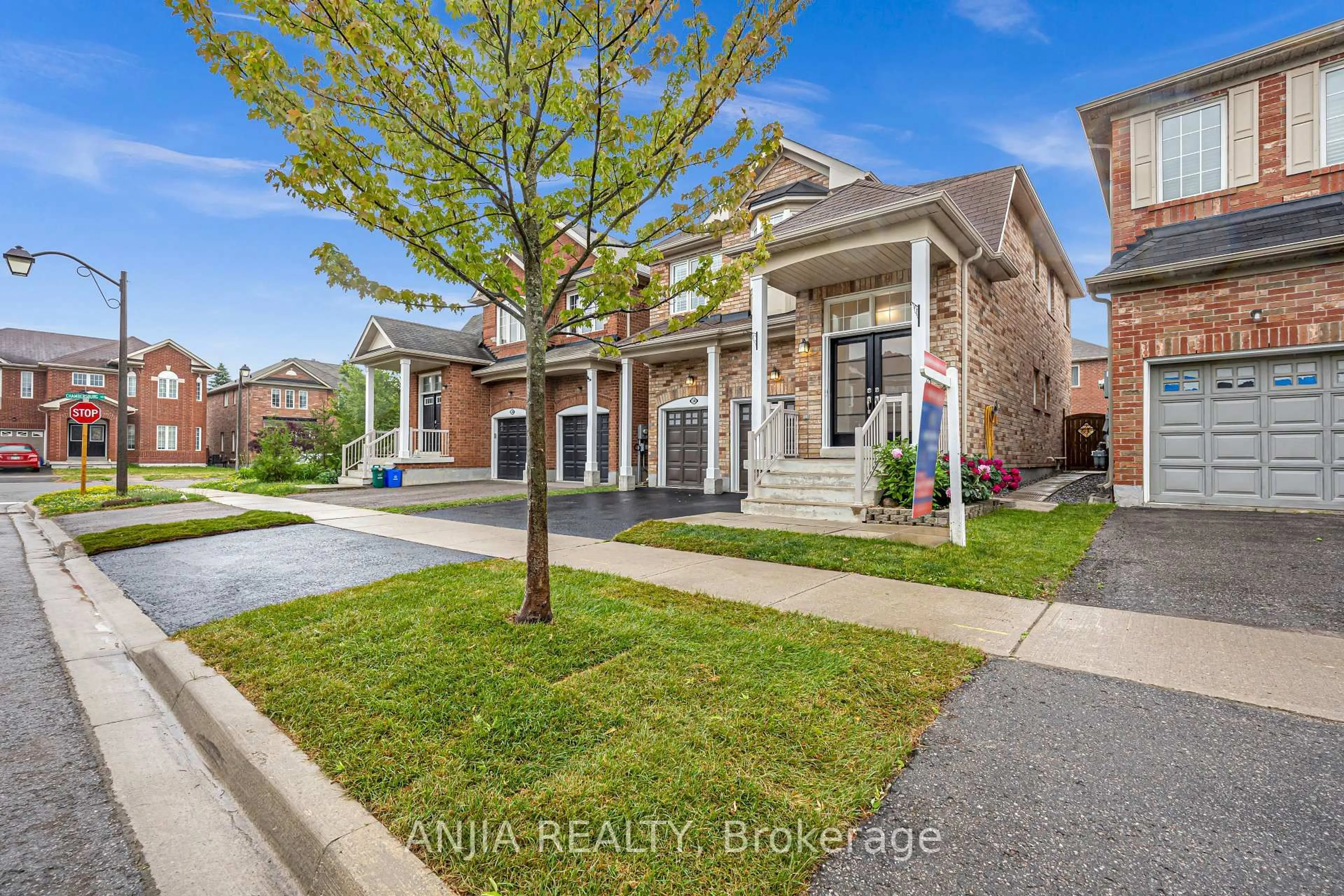 Home with brick exterior material, street for 34 Horn St, Whitchurch-Stouffville Ontario L4A 0X9