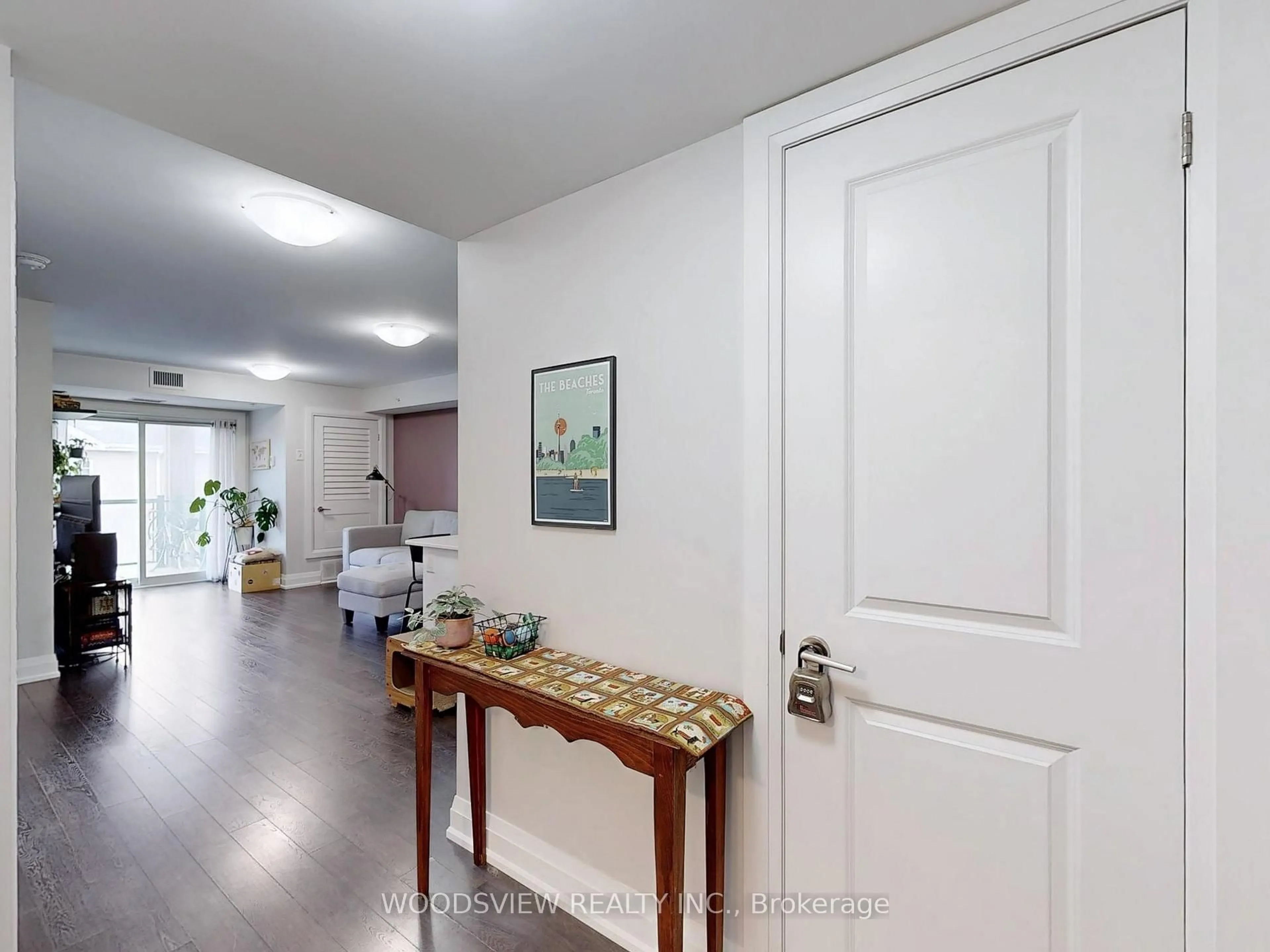 Indoor entryway for 481 Rupert Ave #324, Whitchurch-Stouffville Ontario L4A 1Y7