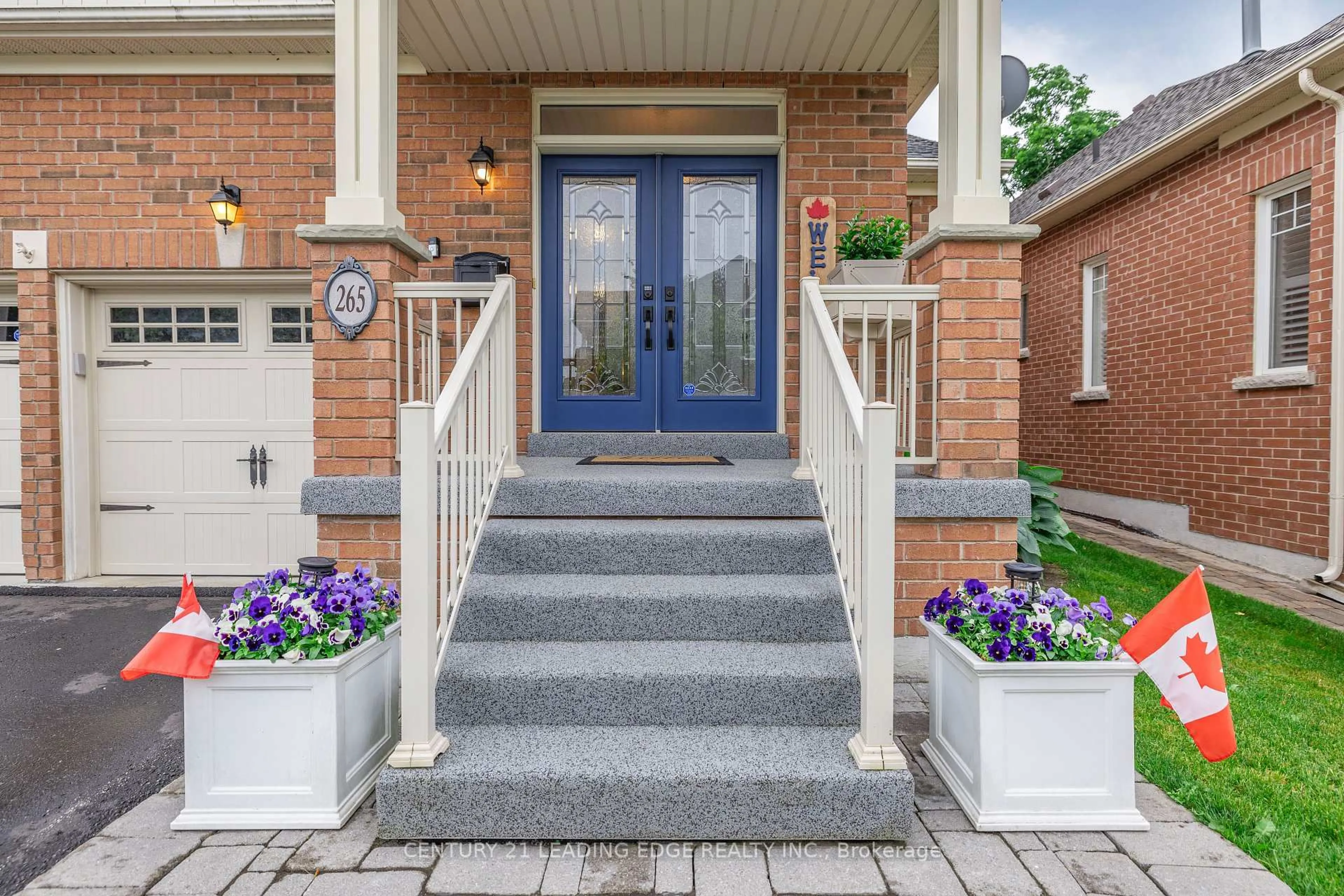 Indoor entryway for 265 Sandale Rd, Whitchurch-Stouffville Ontario L4A 0Y4