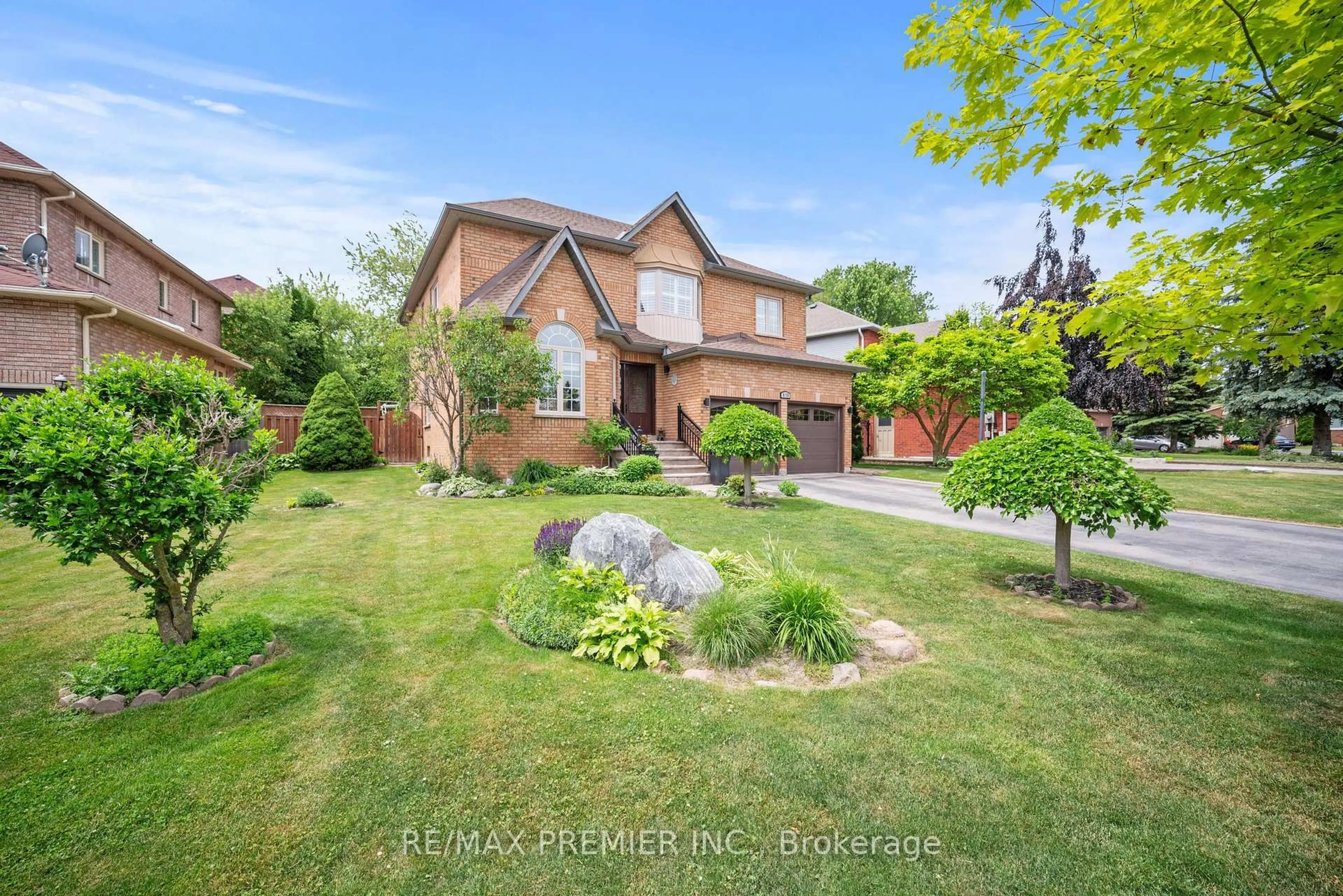 Home with brick exterior material, street for 618 Ponting Pl, Newmarket Ontario L3X 1T4