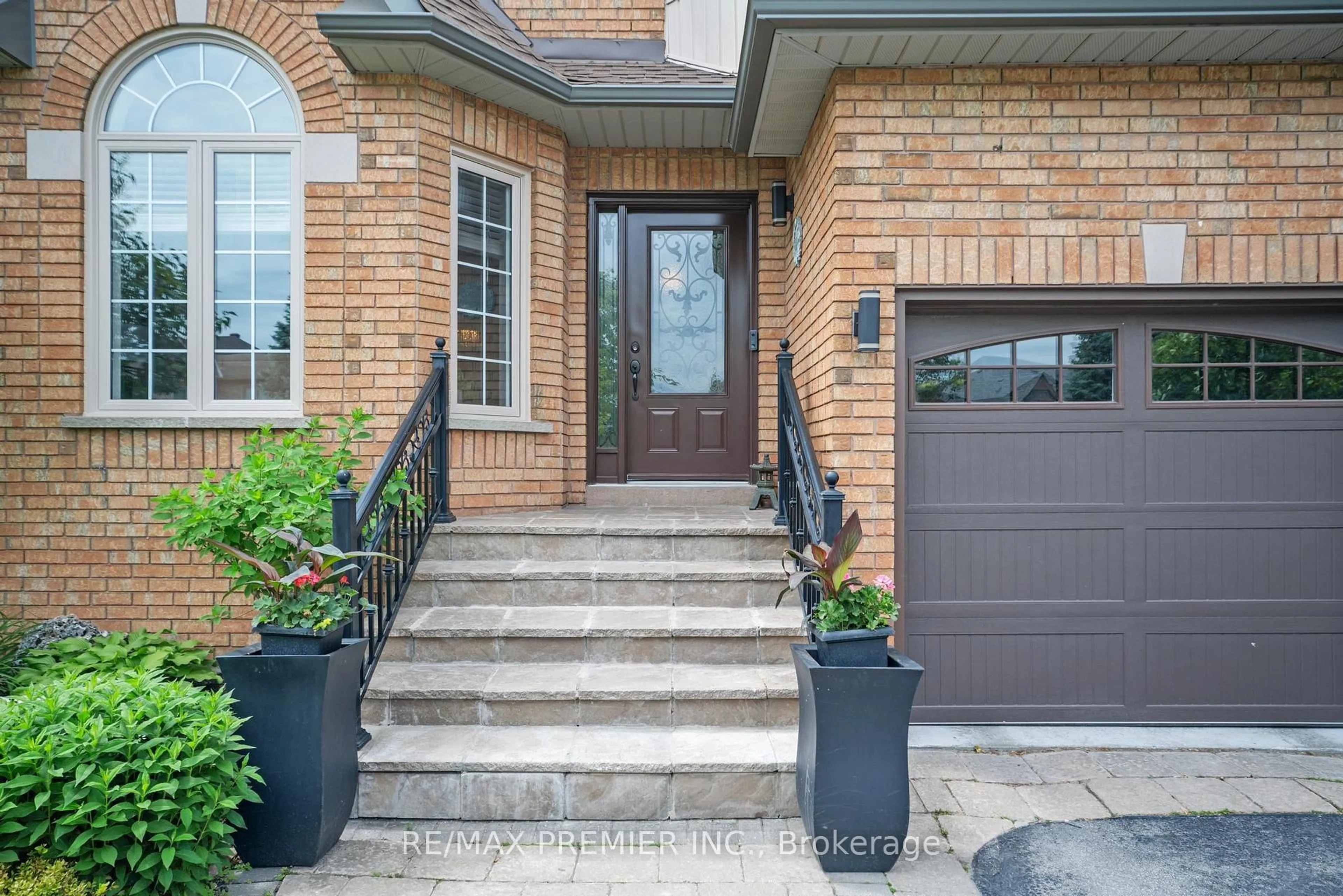 Home with brick exterior material, street for 618 Ponting Pl, Newmarket Ontario L3X 1T4