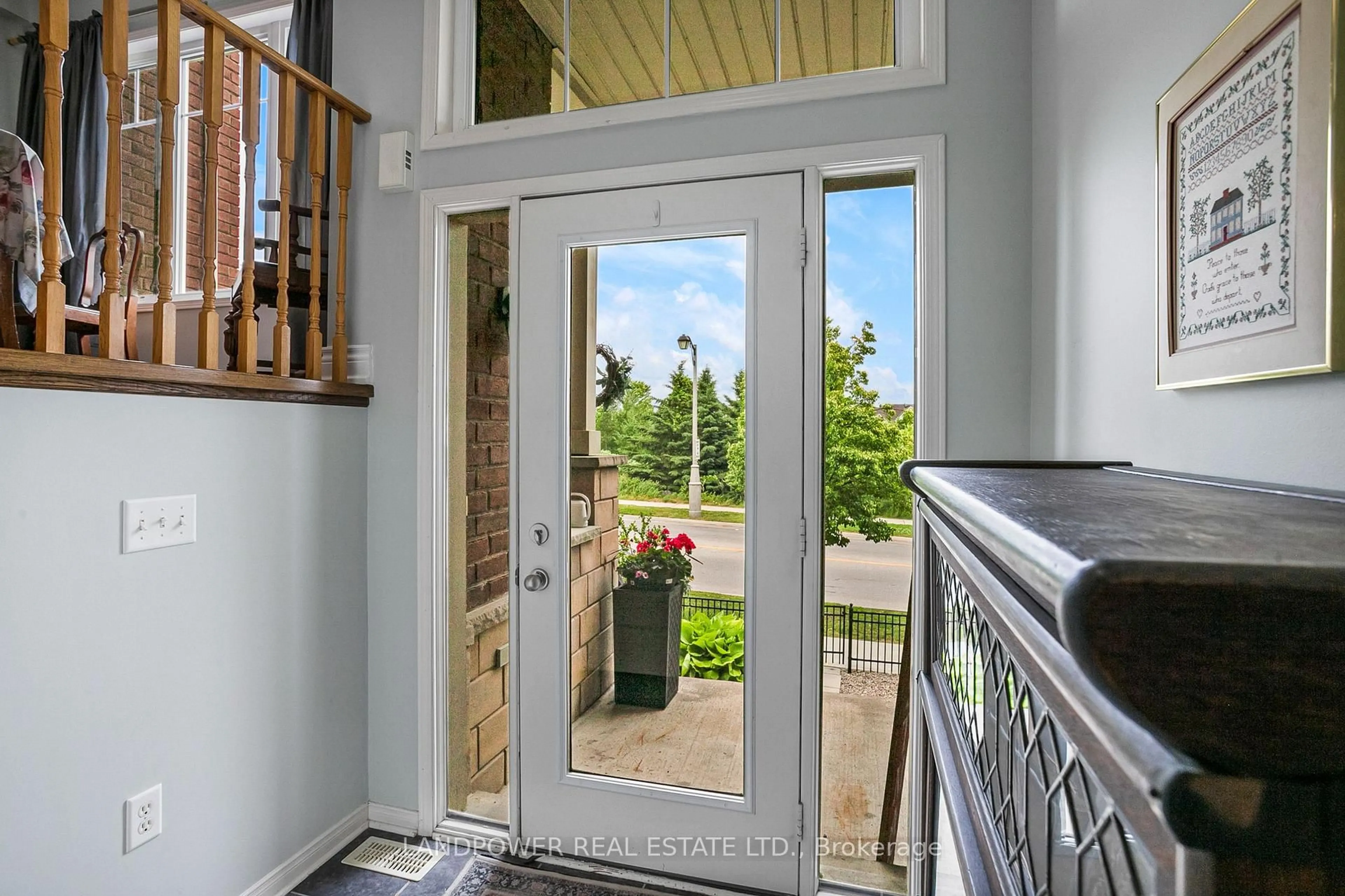 Indoor entryway for 73 Baker Hill Blvd, Whitchurch-Stouffville Ontario L4A 0T8