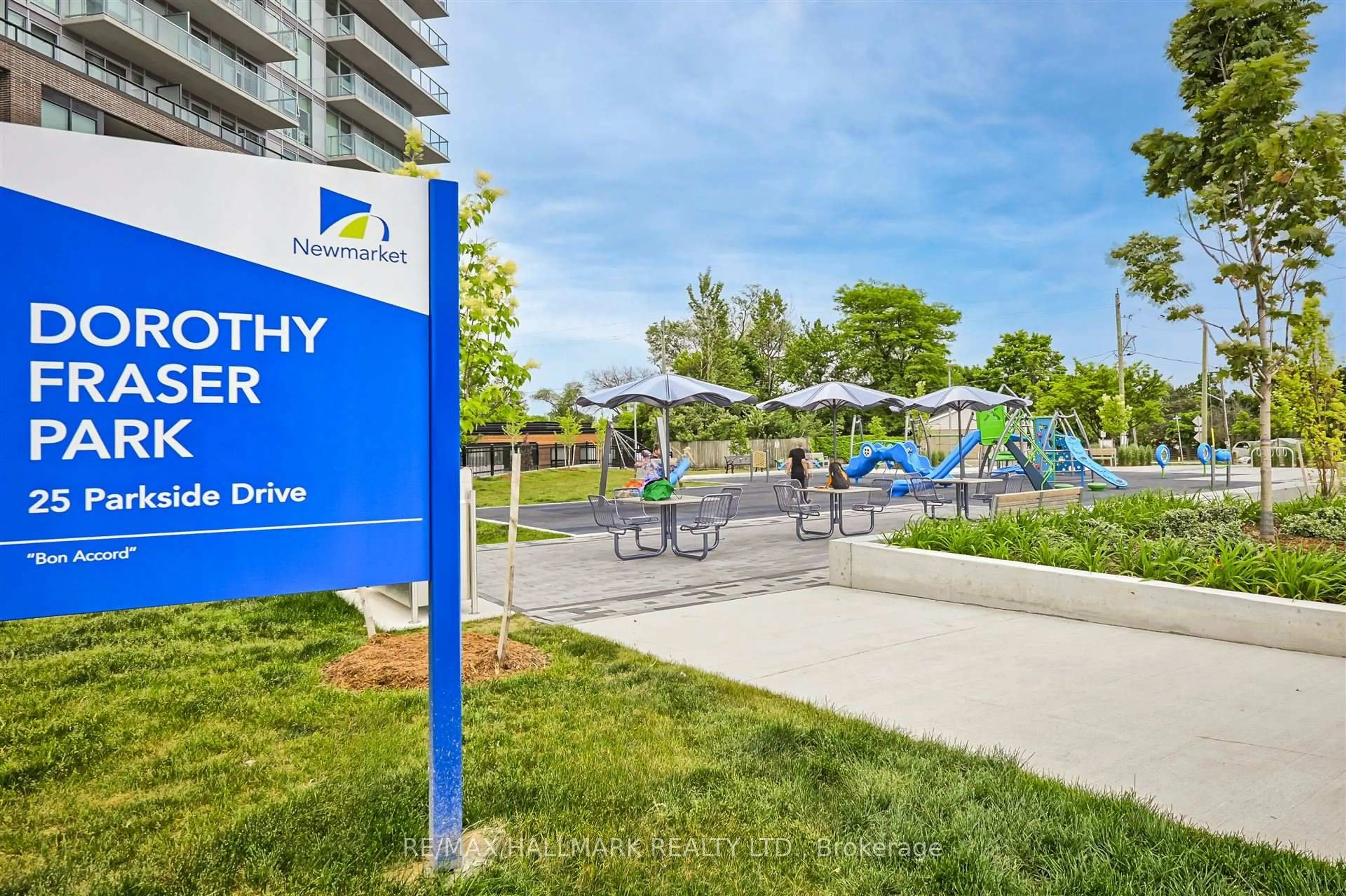 Patio, water/lake/river/ocean view for 185 deerfield Rd #1210, Newmarket Ontario L3Y 0G7