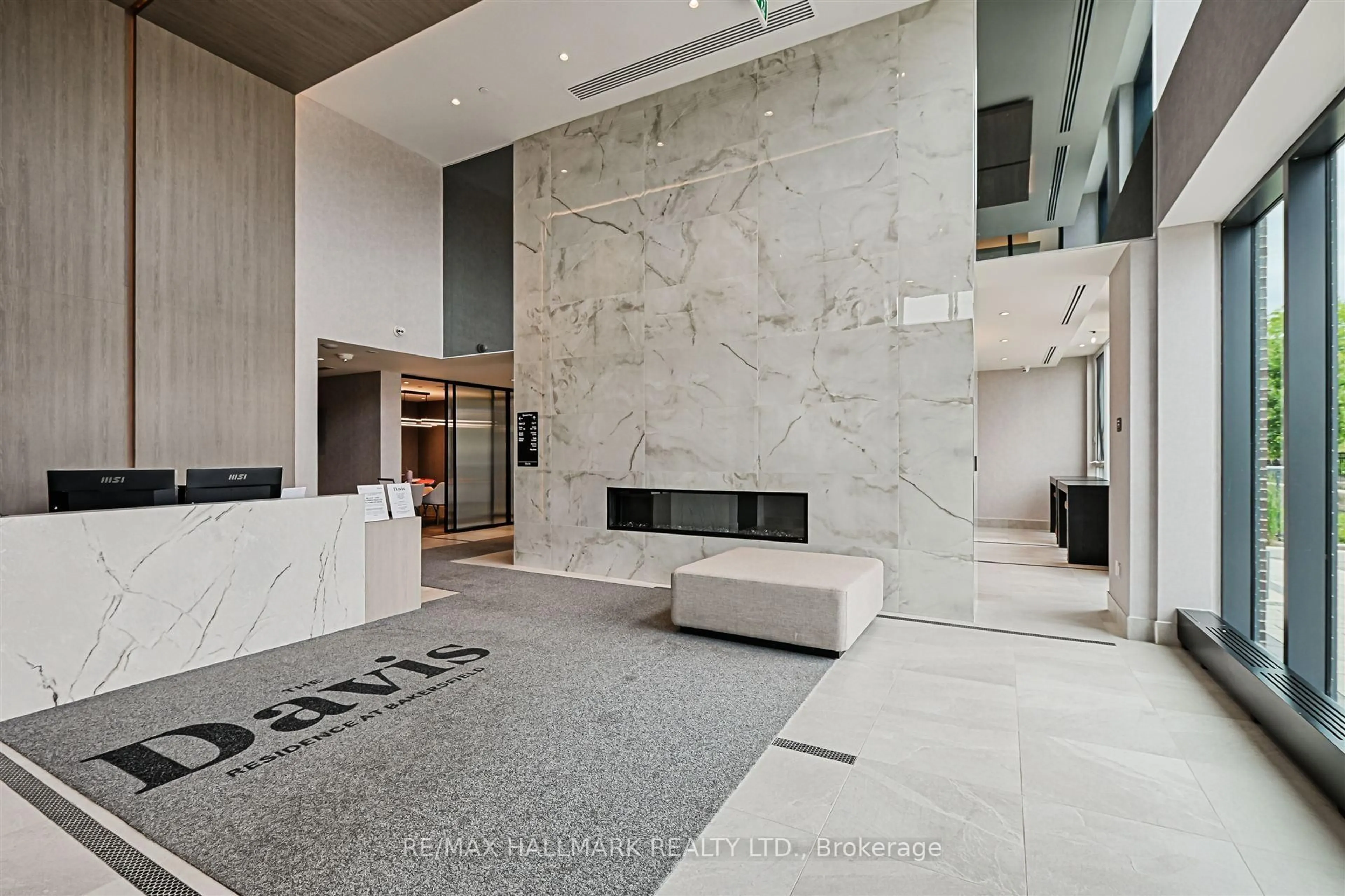 Lobby for 185 deerfield Rd #1210, Newmarket Ontario L3Y 0G7