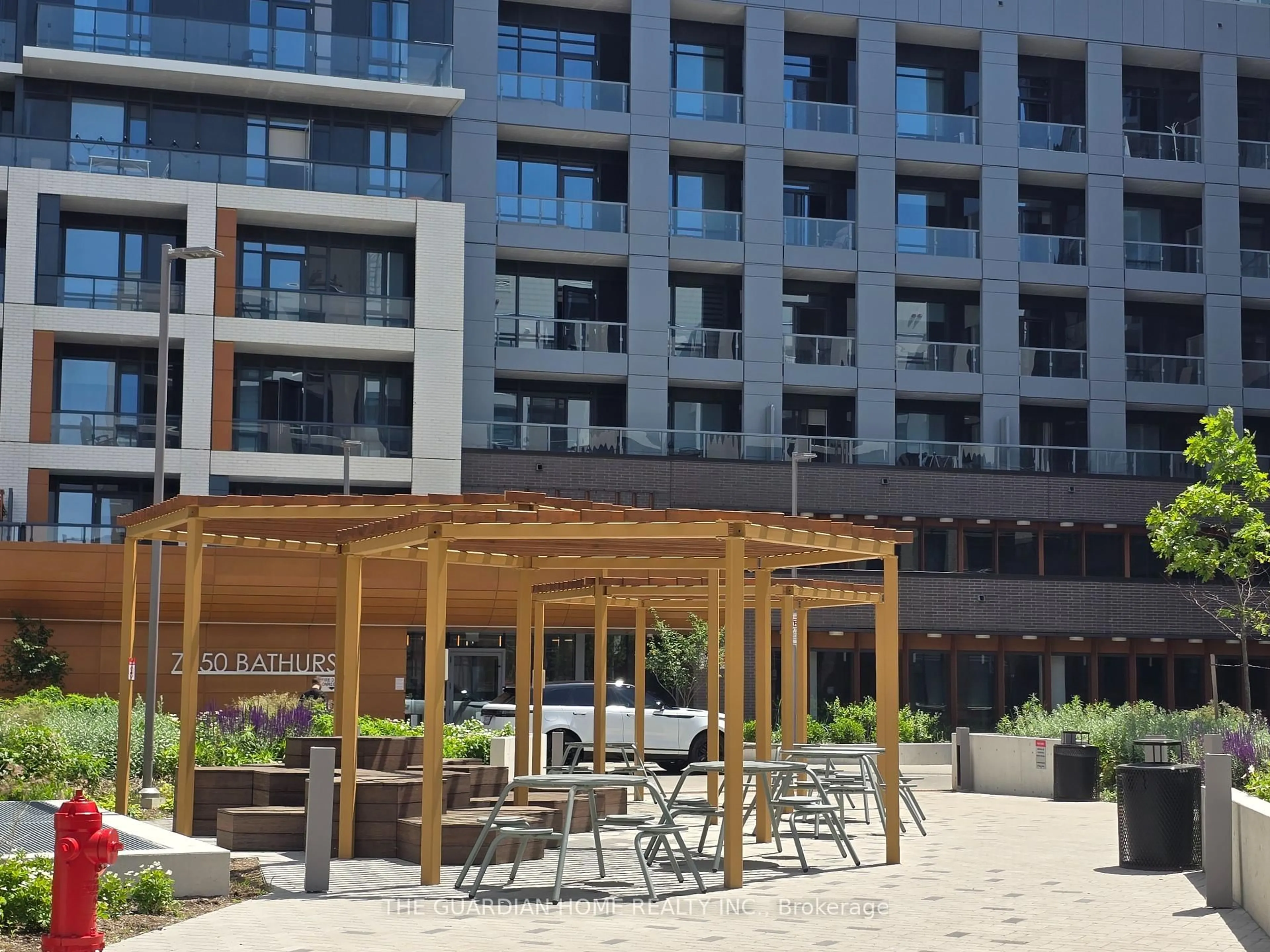 Patio, building for 7950 Bathurst St #B216, Vaughan Ontario L4J 0L4