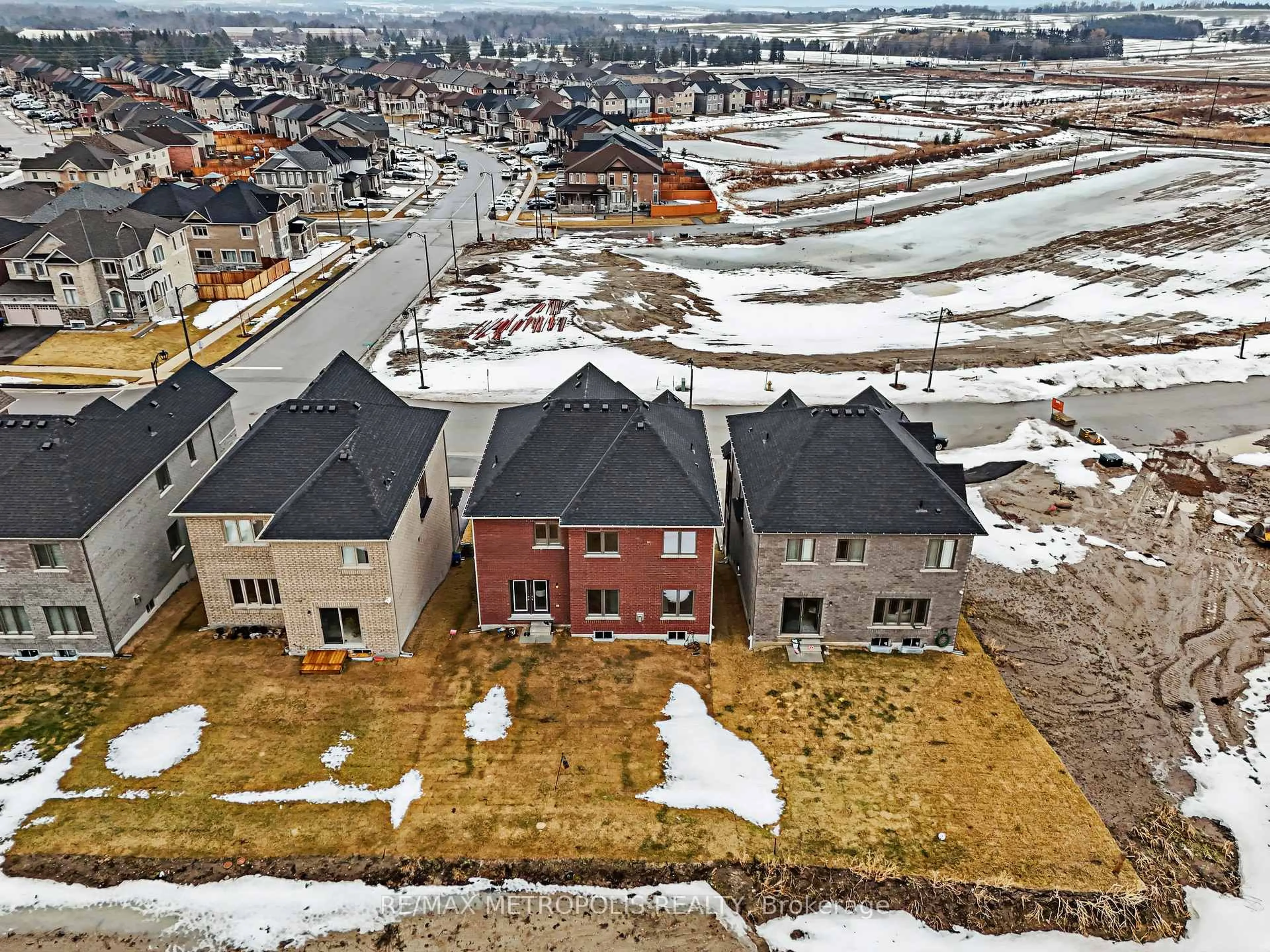 A pic from outside/outdoor area/front of a property/back of a property/a pic from drone, unknown for 147 Kennedy Blvd, New Tecumseth Ontario L9R 0W1