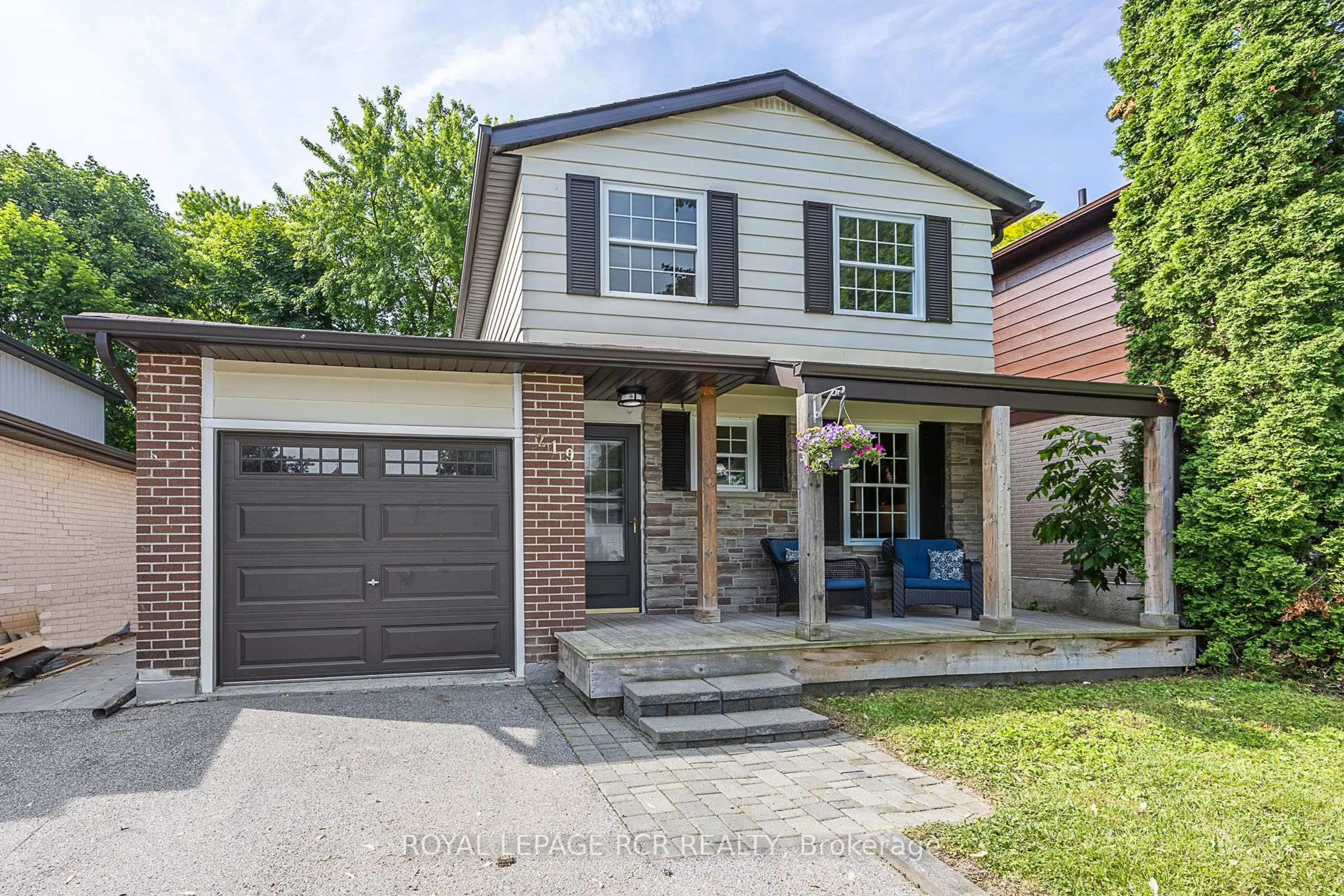 Home with brick exterior material, street for 219 Thoms Cres, Newmarket Ontario L3Y 1C9