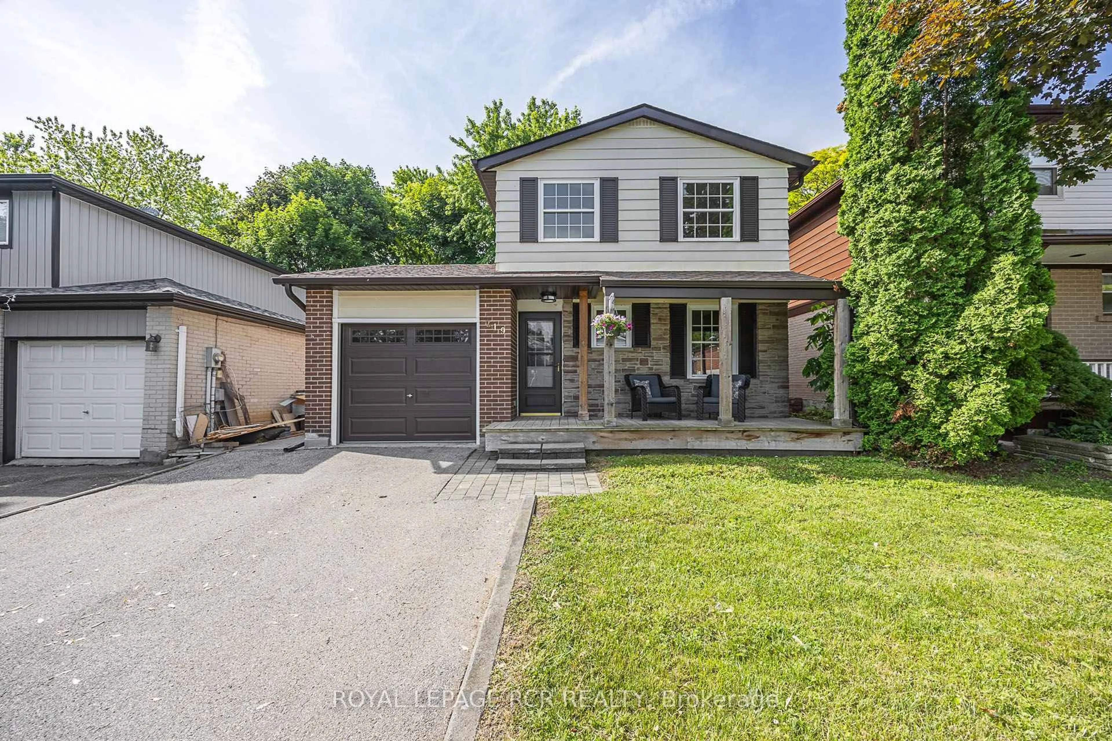 Home with brick exterior material, street for 219 Thoms Cres, Newmarket Ontario L3Y 1C9
