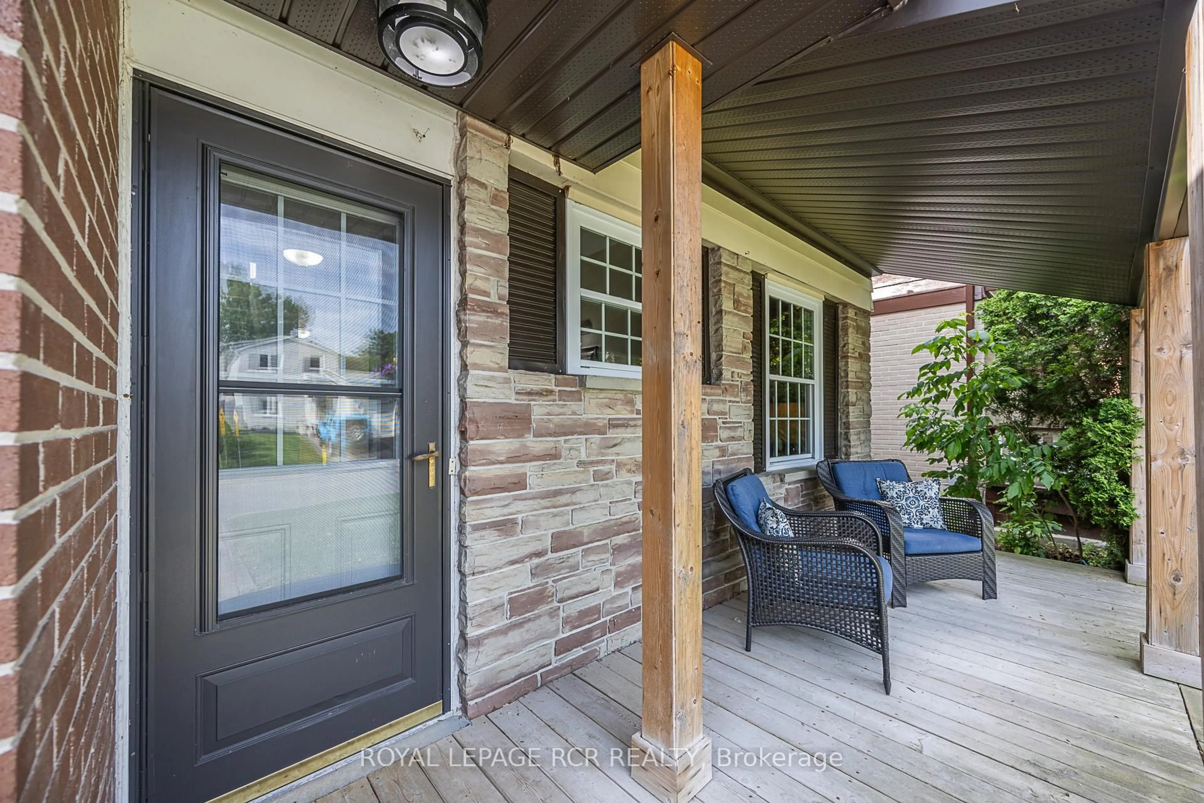 Unknown for 219 Thoms Cres, Newmarket Ontario L3Y 1C9
