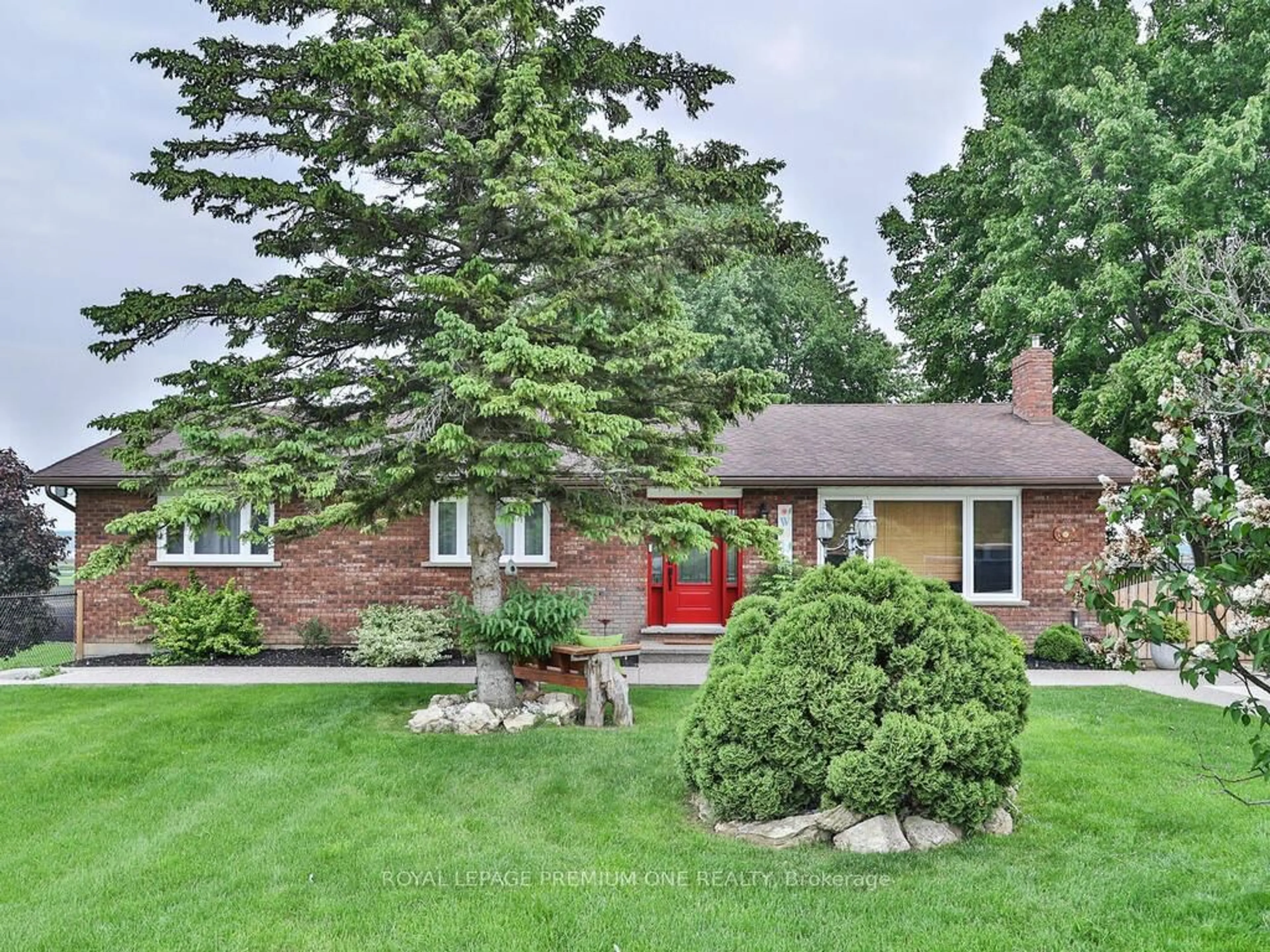 Home with brick exterior material, street for 995 Canal Rd, Bradford West Gwillimbury Ontario L3Z 2A6