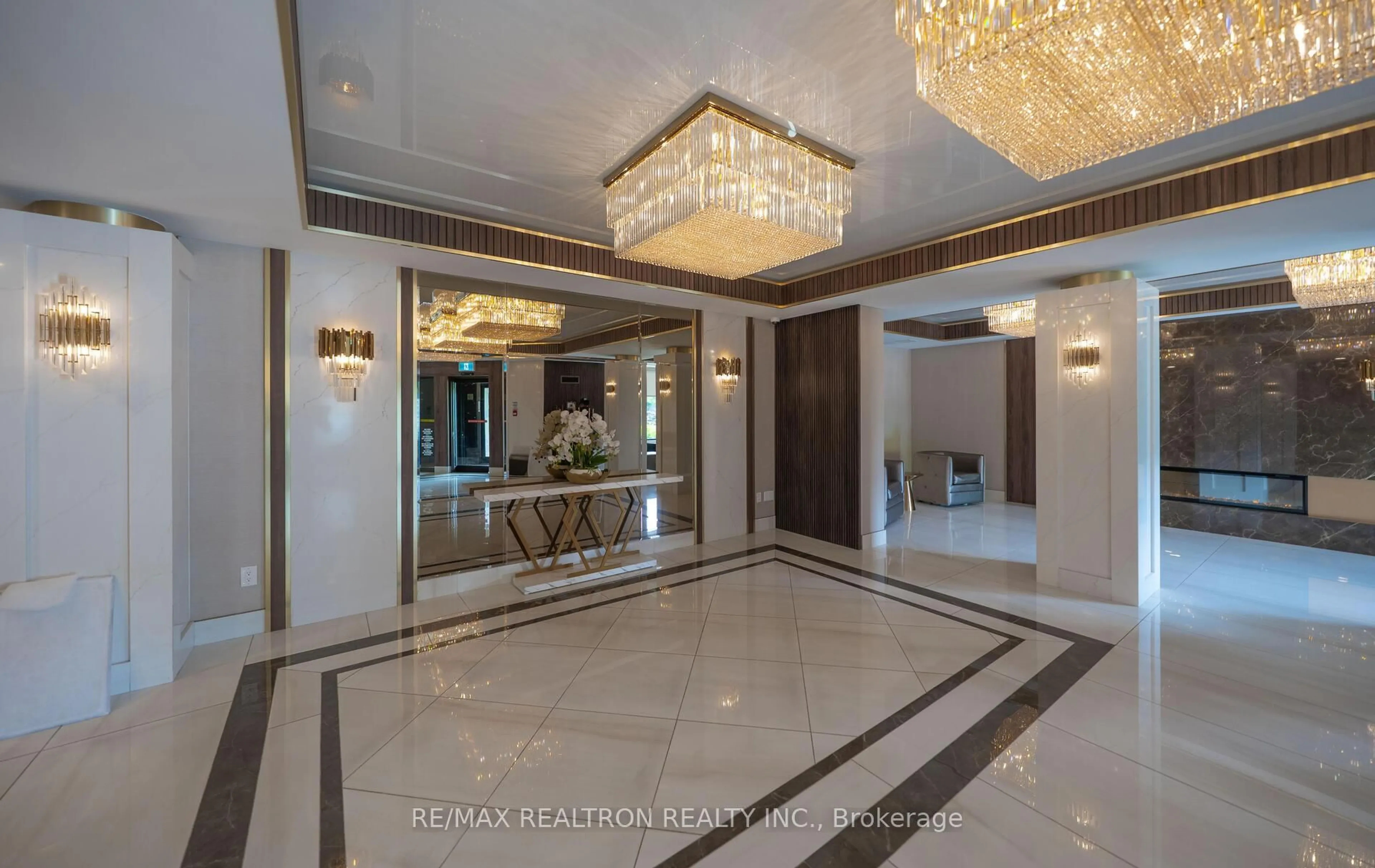 Indoor foyer for 7420 Bathurst St #1103, Vaughan Ontario L4J 6X4