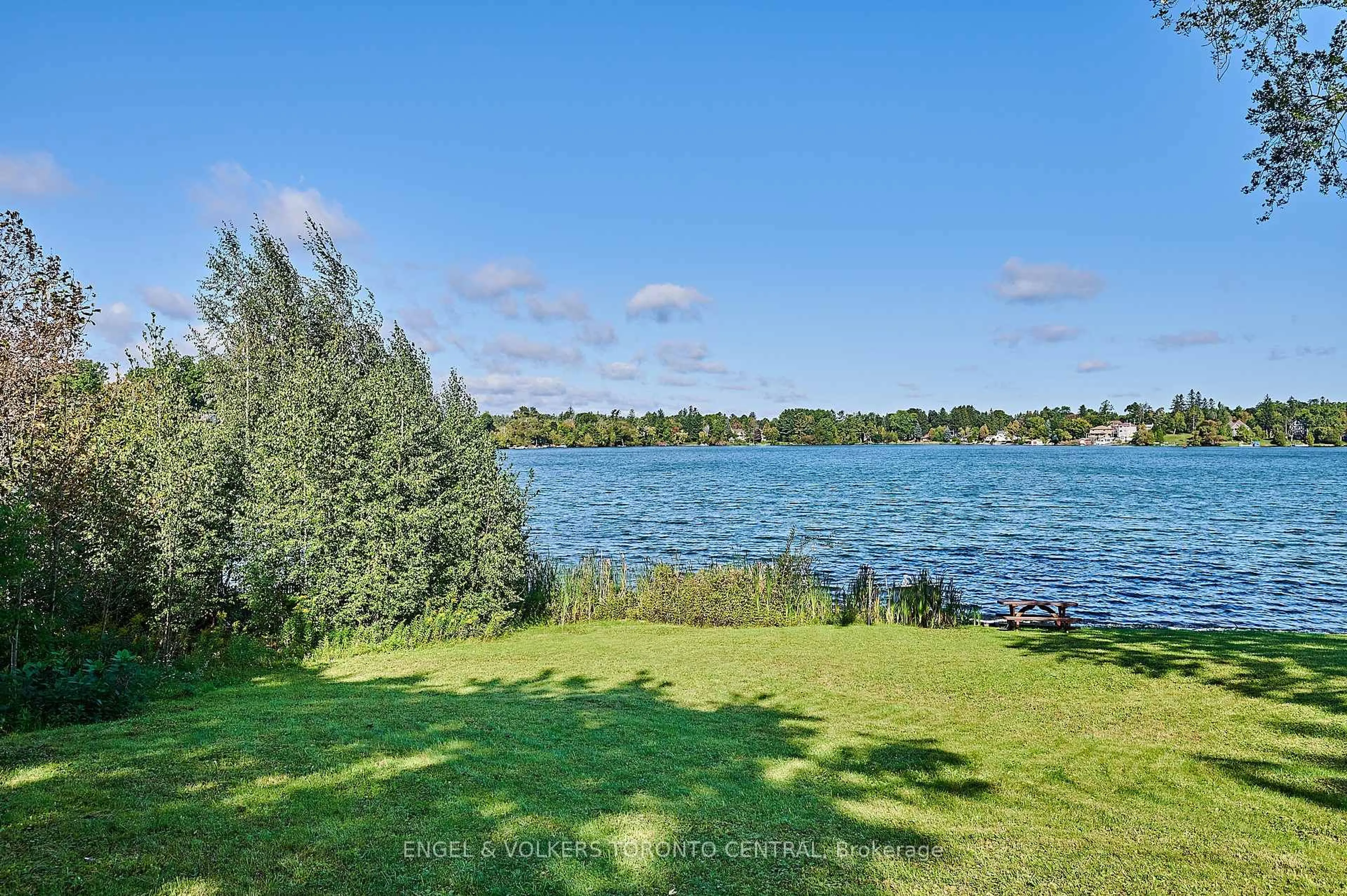A pic from outside/outdoor area/front of a property/back of a property/a pic from drone, water/lake/river/ocean view for 5907 Lakeshore Rd, Whitchurch-Stouffville Ontario L4A 2Y9