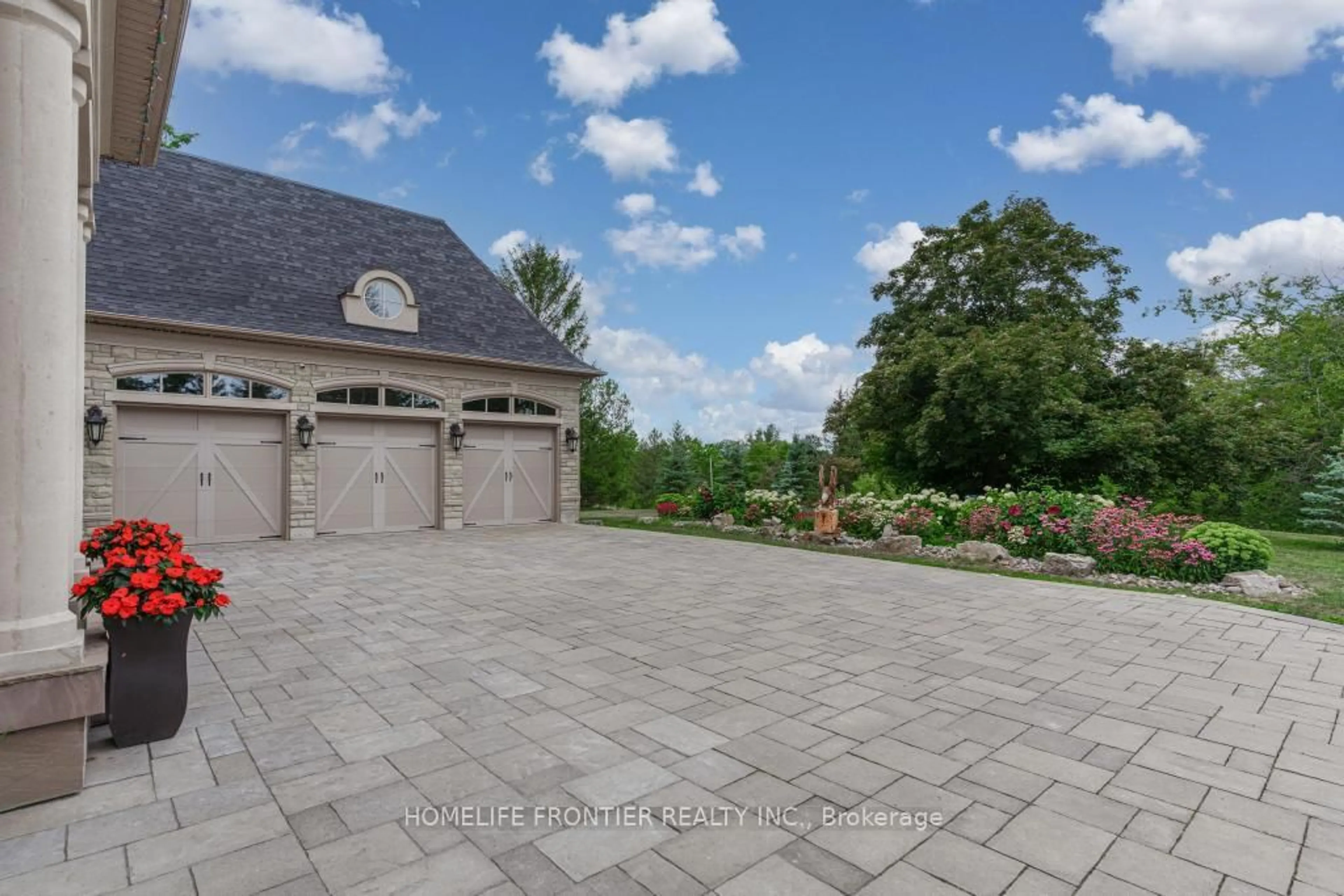 A pic from outside/outdoor area/front of a property/back of a property/a pic from drone, street for 7645 16th Sdrd, King Ontario L7E 5R7
