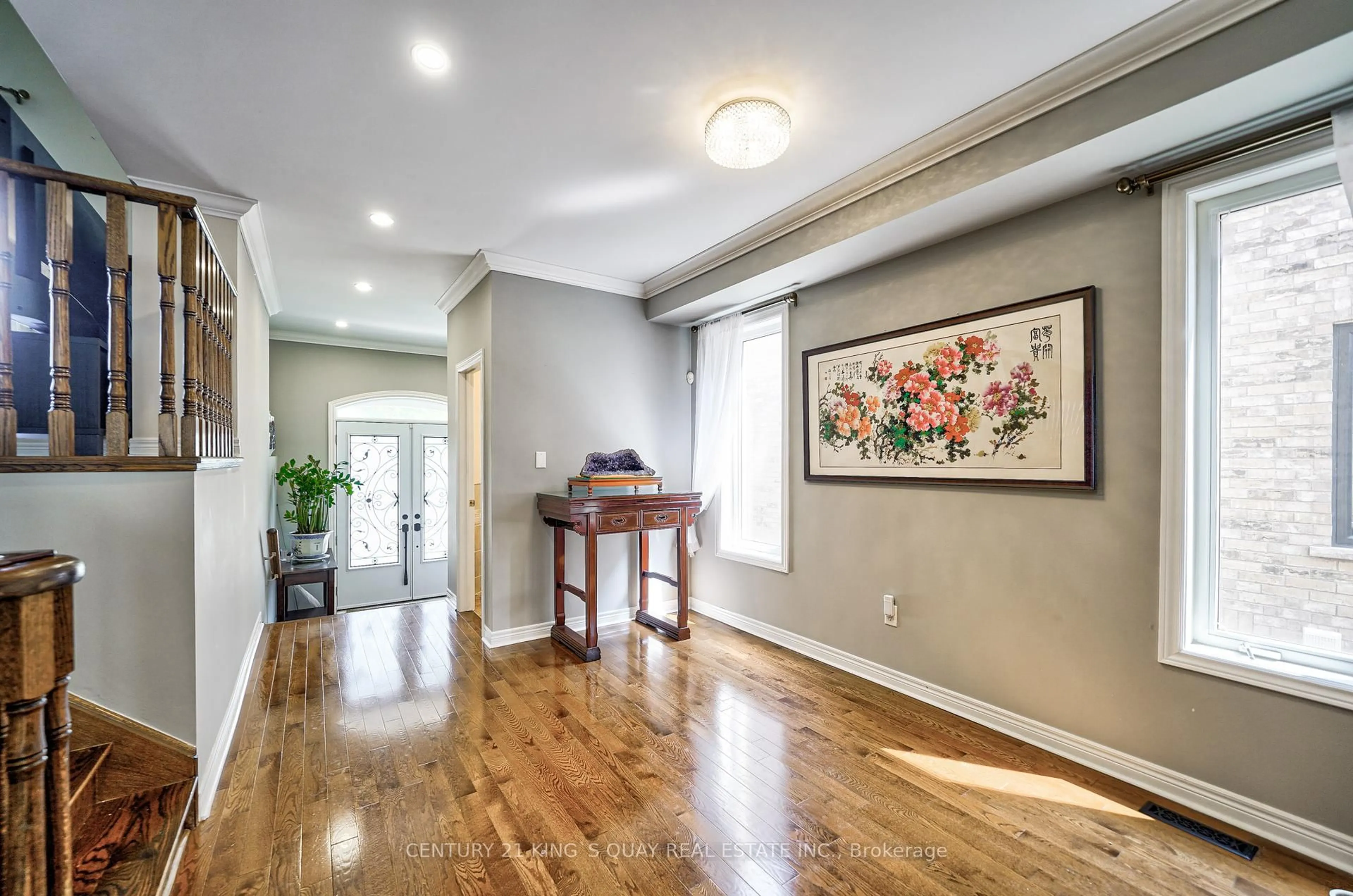 Indoor entryway for 816 Millard St, Whitchurch-Stouffville Ontario L4A 0B6