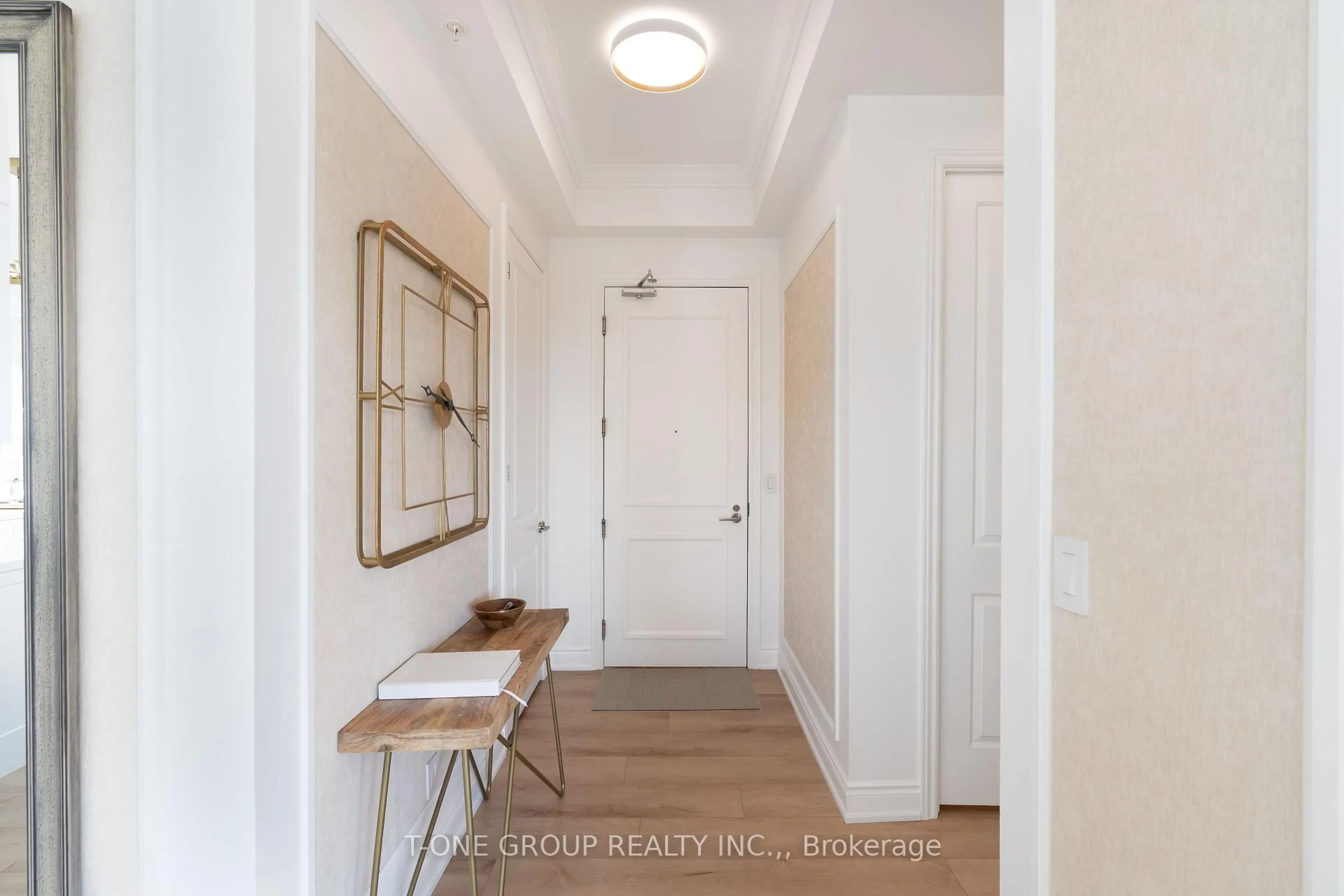 Indoor entryway for 9090 Yonge St #PH5, Richmond Hill Ontario L4C 0Z1