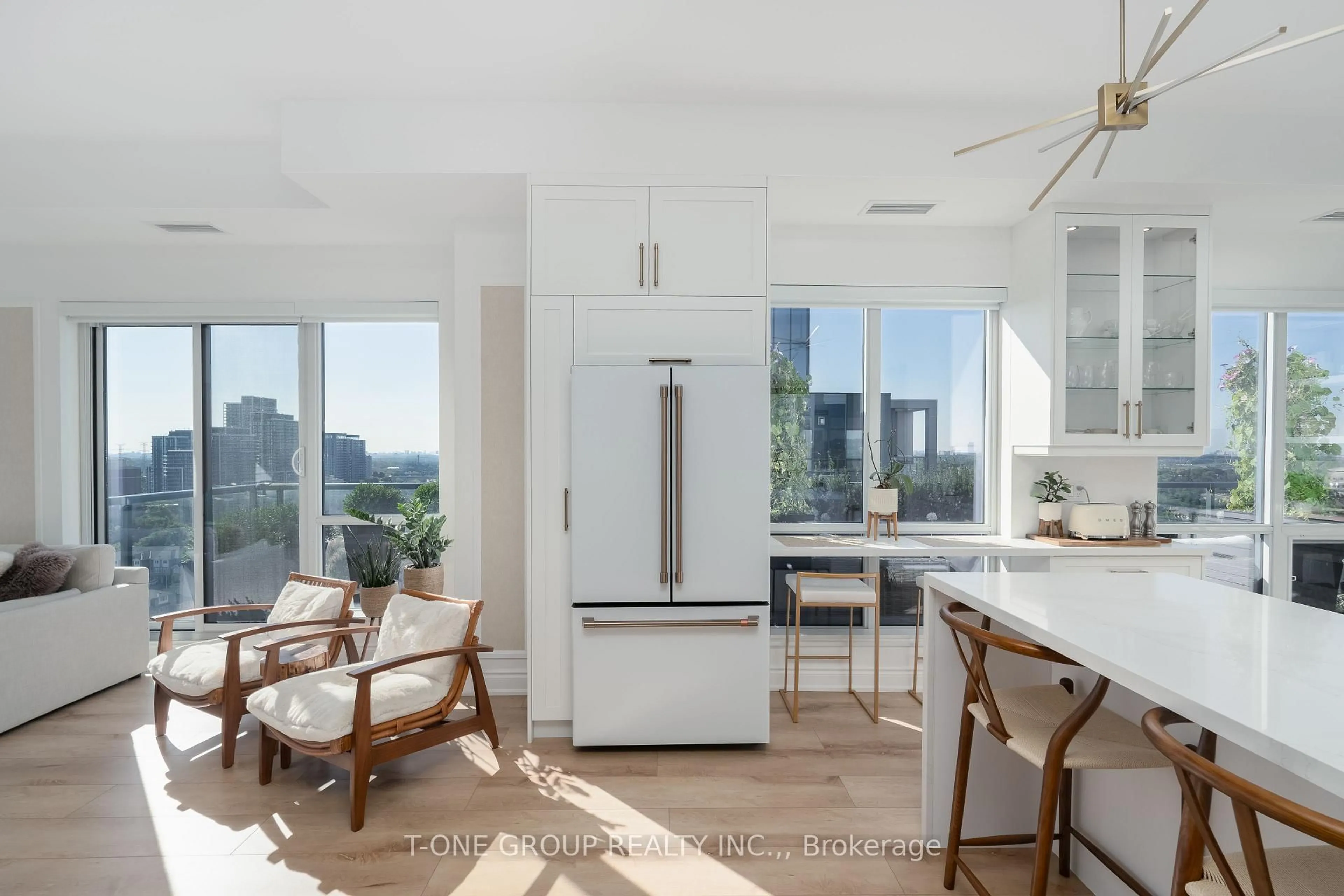 Open concept kitchen, unknown for 9090 Yonge St #PH5, Richmond Hill Ontario L4C 0Z1