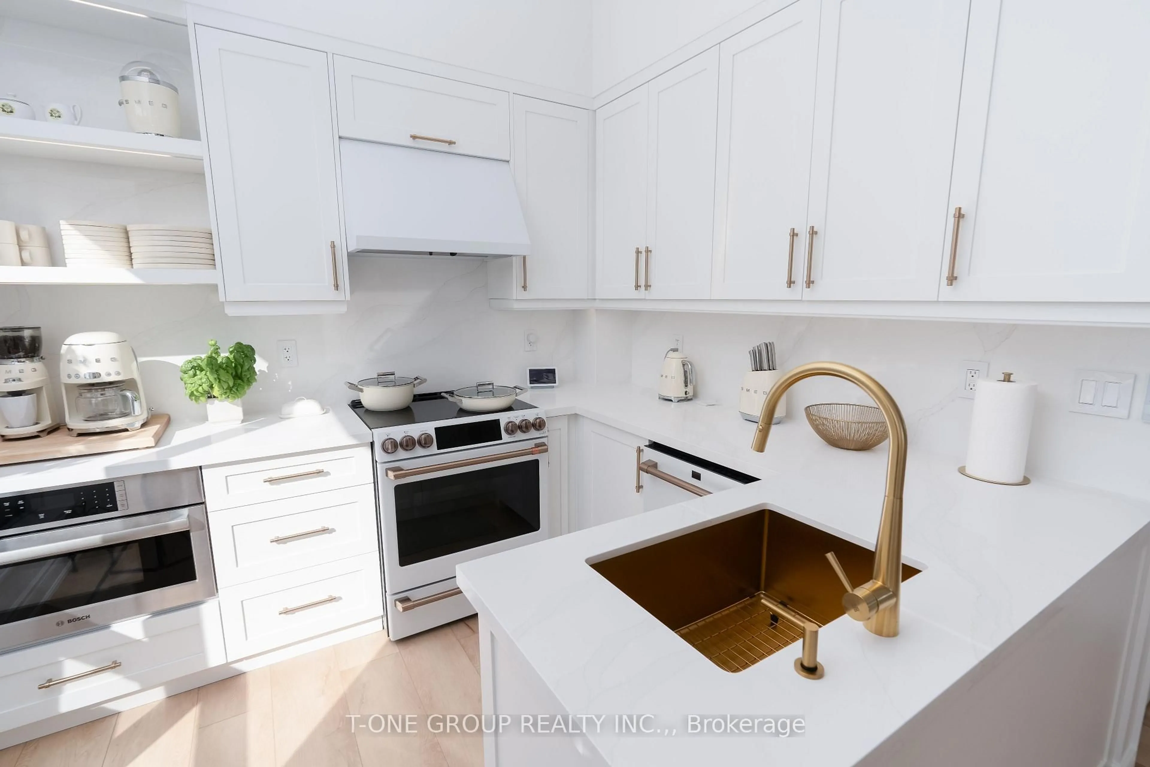 Contemporary kitchen, unknown for 9090 Yonge St #PH5, Richmond Hill Ontario L4C 0Z1