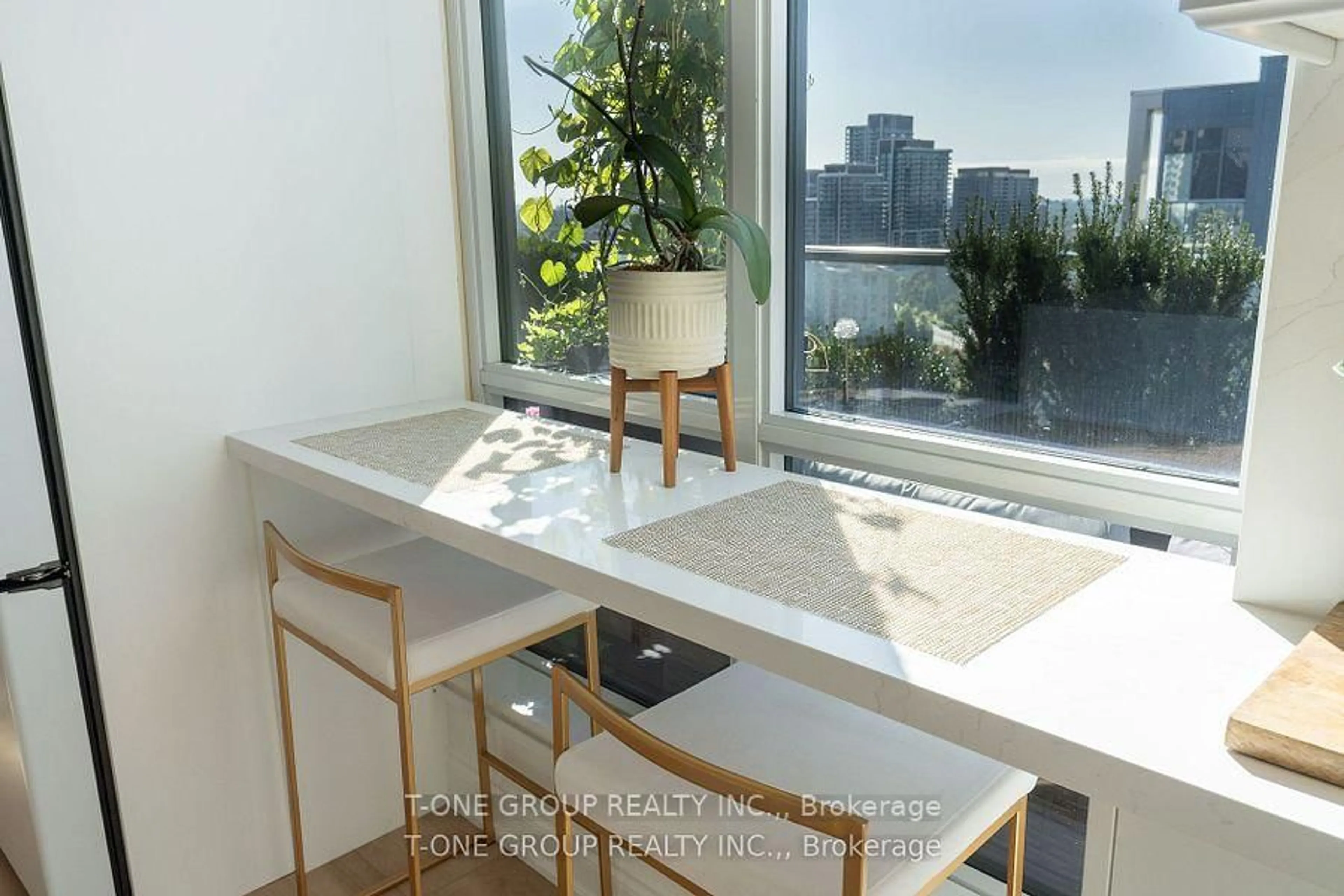 A pic of a room for 9090 Yonge St #PH5, Richmond Hill Ontario L4C 0Z1