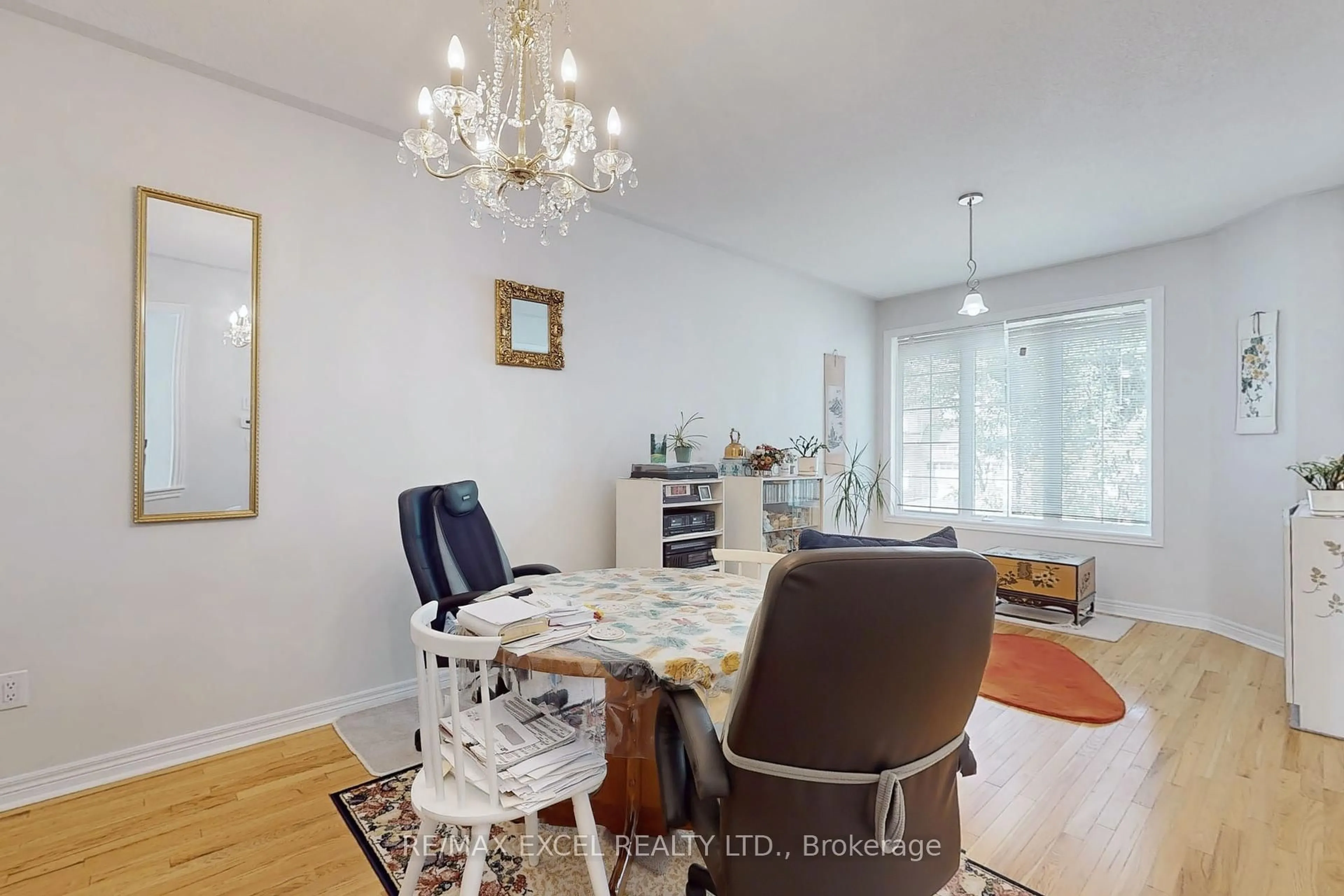 Dining room, wood/laminate floor for 9 Stoney Creek Dr, Markham Ontario L6E 0H3