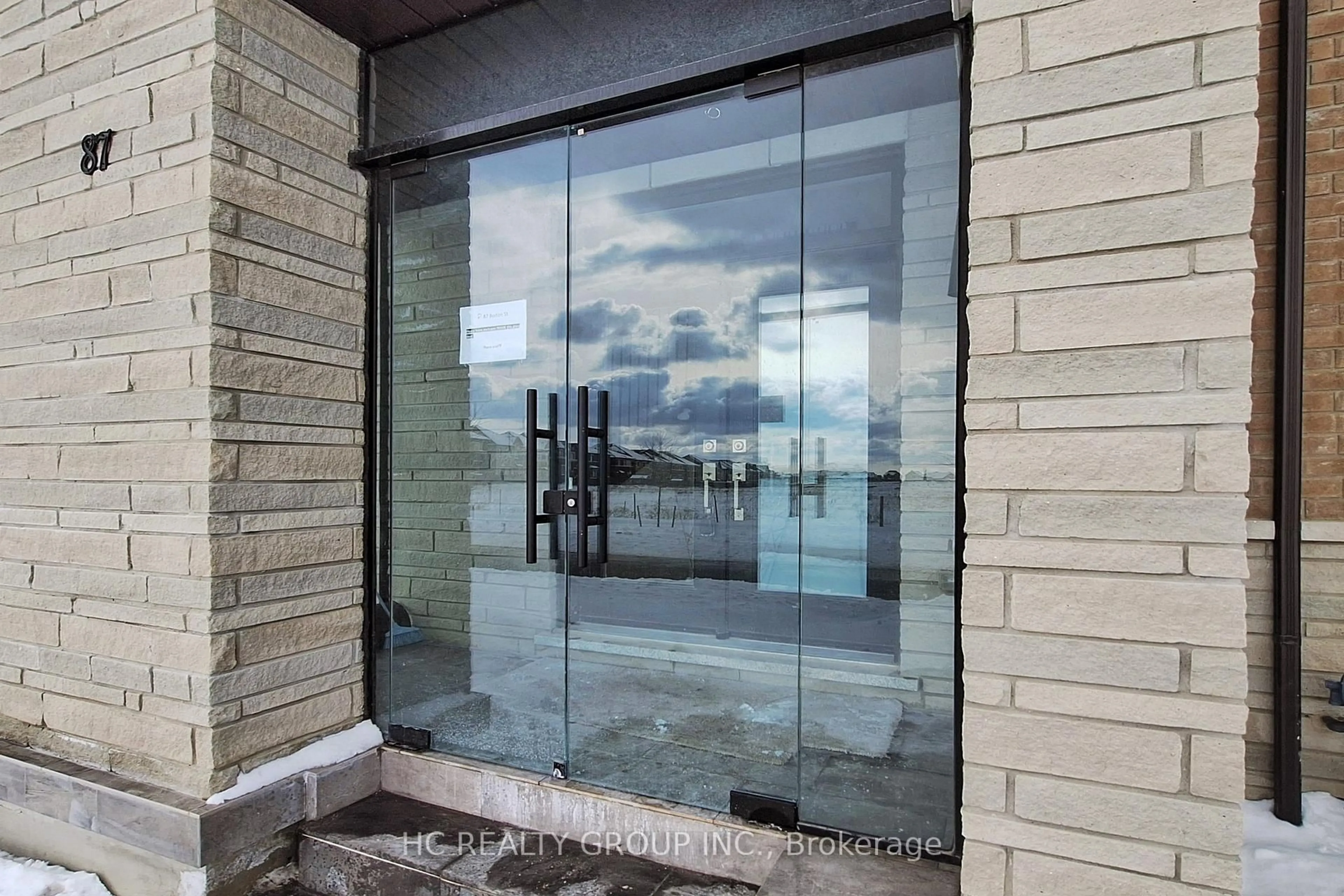 Indoor foyer for 87 Boiton St, Richmond Hill Ontario L4S 0M1