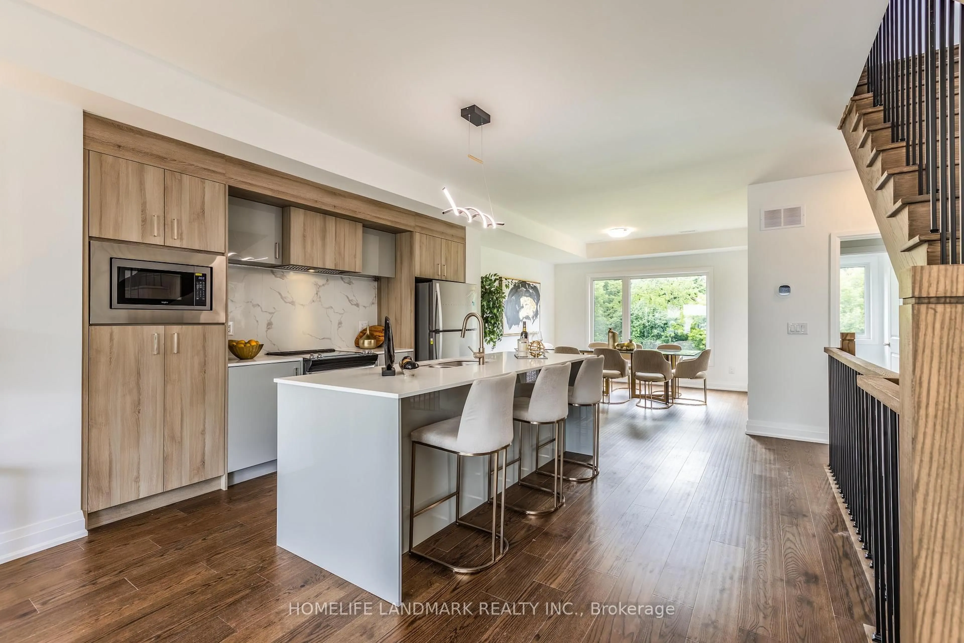 Open concept kitchen, wood/laminate floor for 20 Persica St, Richmond Hill Ontario L4E 1L3