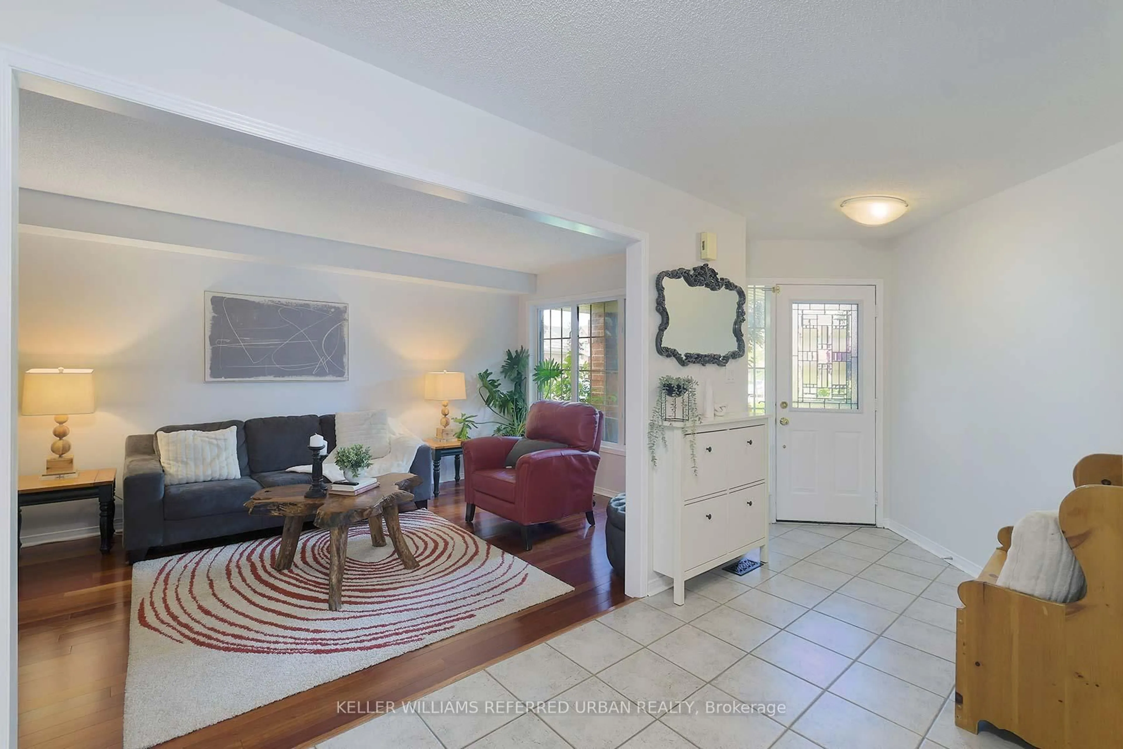 Indoor entryway for 466 Silken Laumann Dr, Newmarket Ontario L3X 2H9
