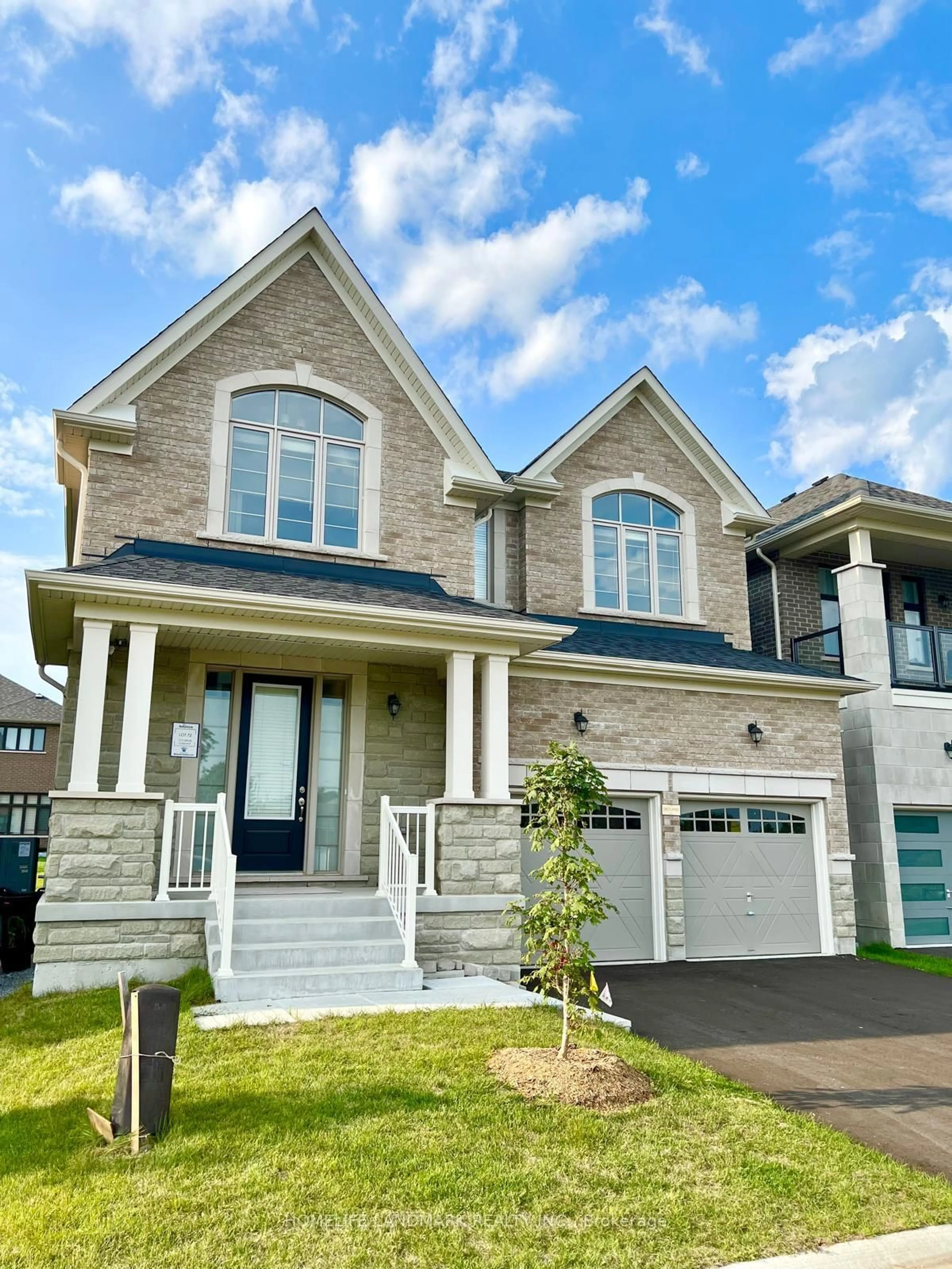 Home with vinyl exterior material, street for 12 Carlinds Cres, Whitchurch-Stouffville Ontario L4A 4X1