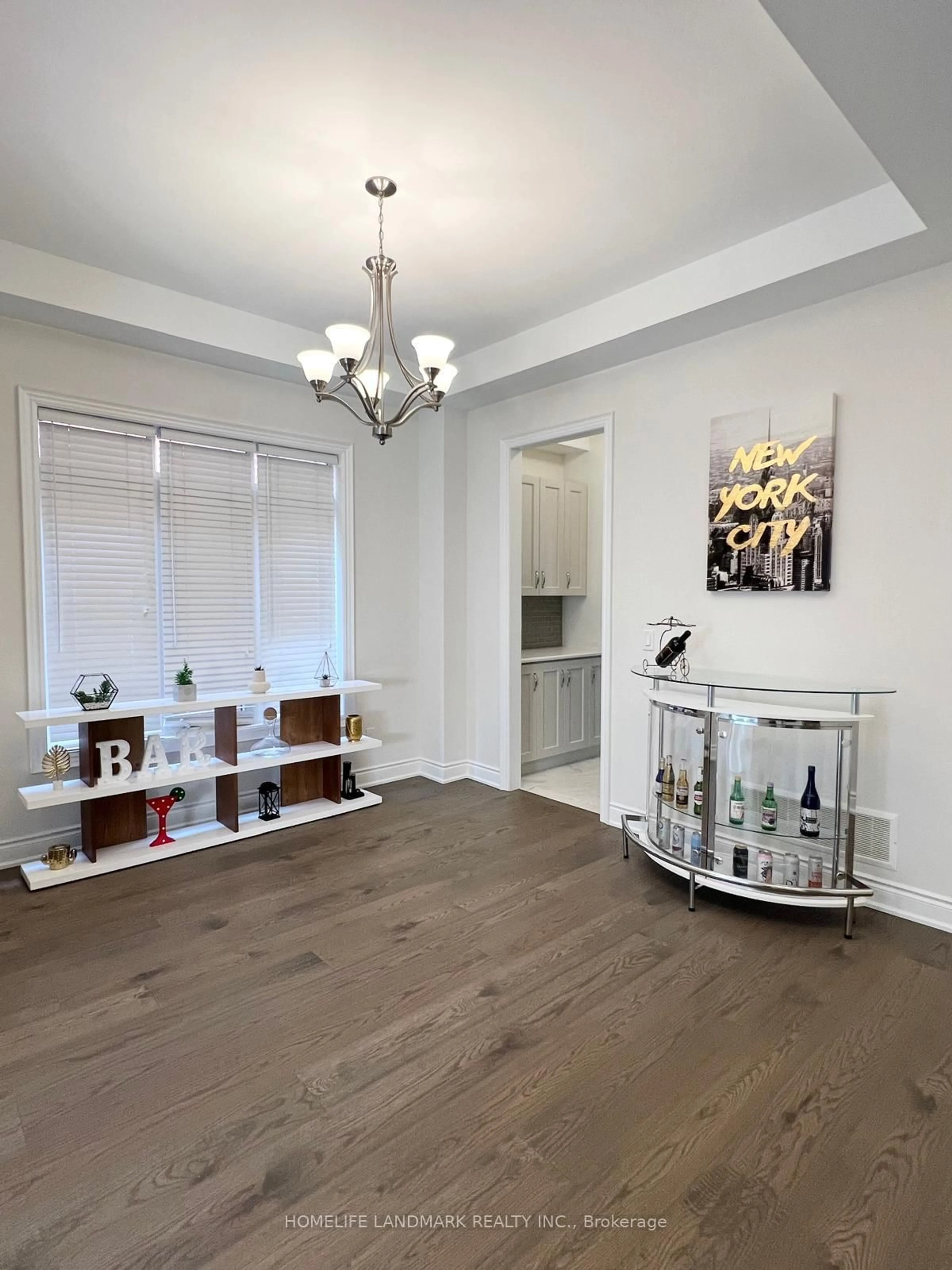 Indoor entryway for 12 Carlinds Cres, Whitchurch-Stouffville Ontario L4A 4X1