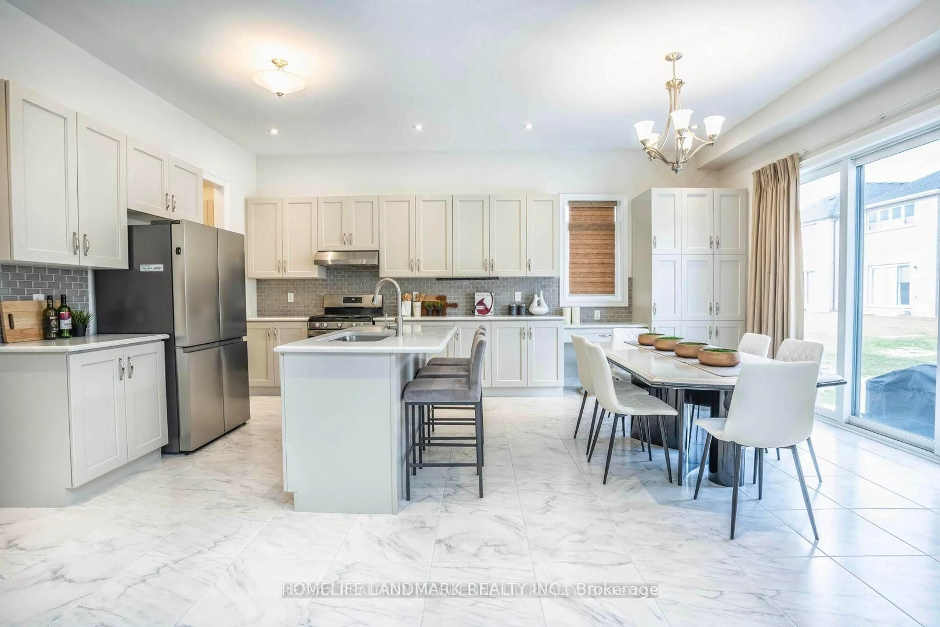 Open concept kitchen, ceramic/tile floor for 12 Carlinds Cres, Whitchurch-Stouffville Ontario L4A 4X1