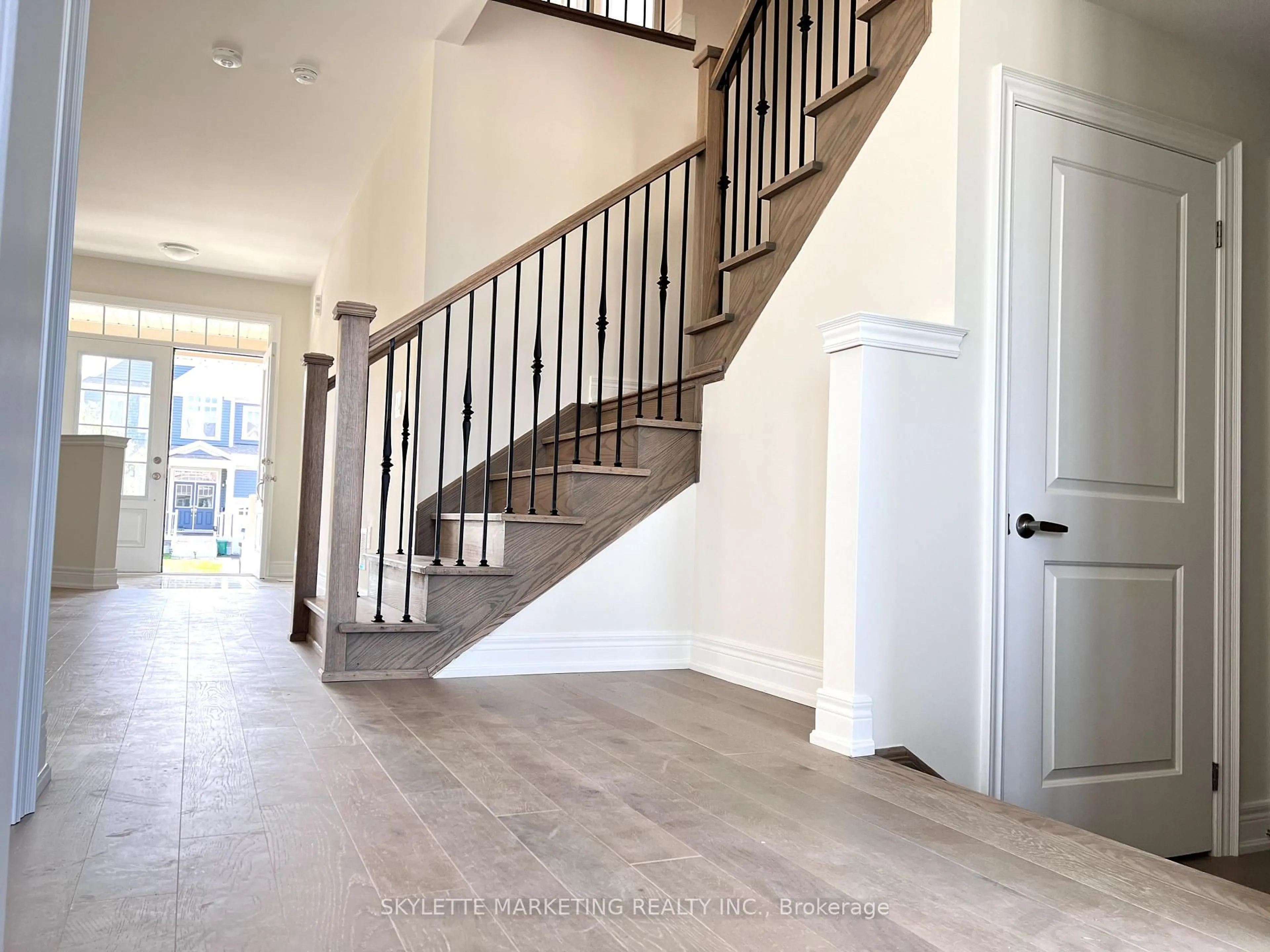 Indoor entryway for 18 Father Muckle Ave, Georgina Ontario L4P 0S4