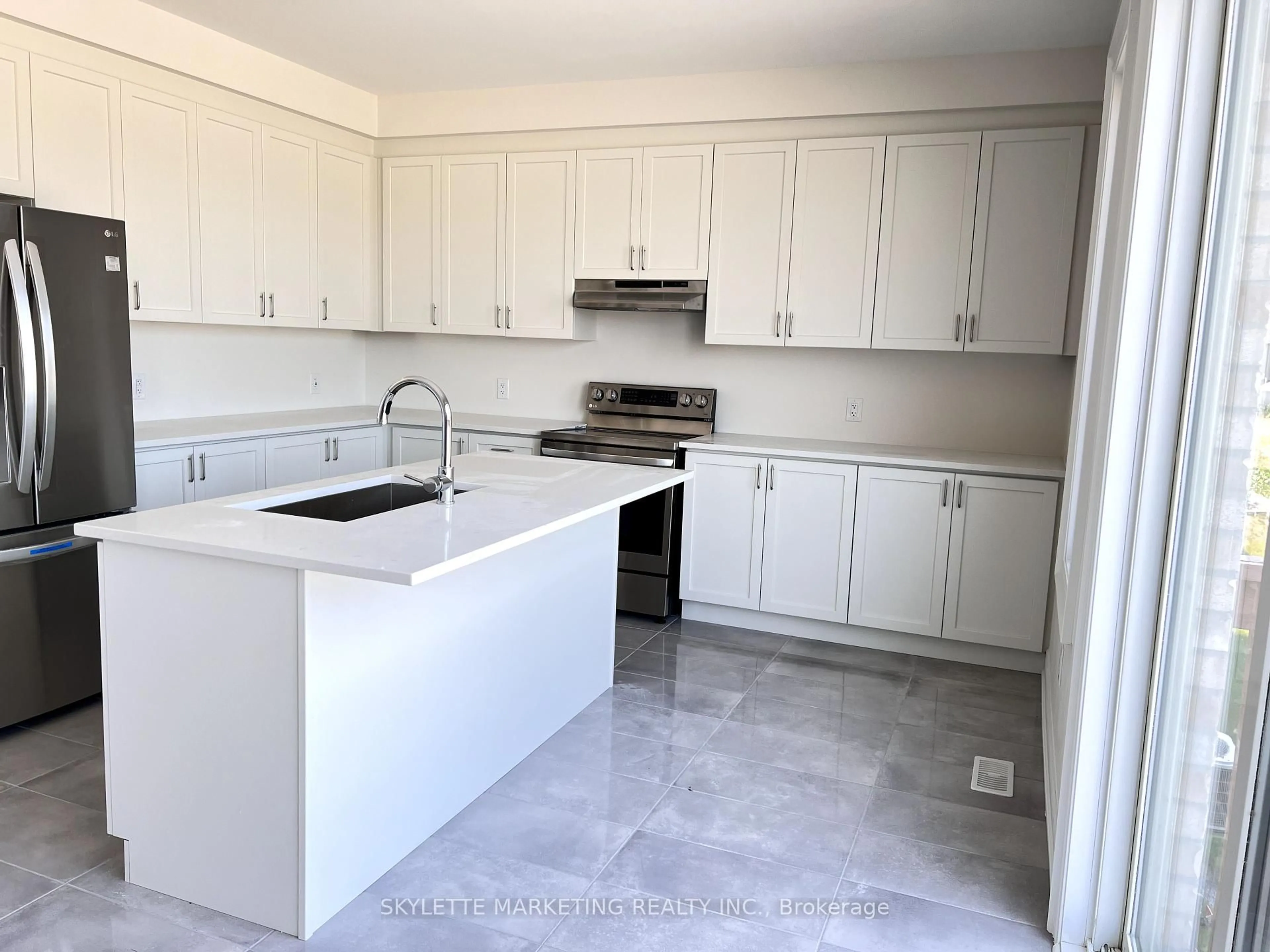 Standard kitchen, ceramic/tile floor for 18 Father Muckle Ave, Georgina Ontario L4P 0S4