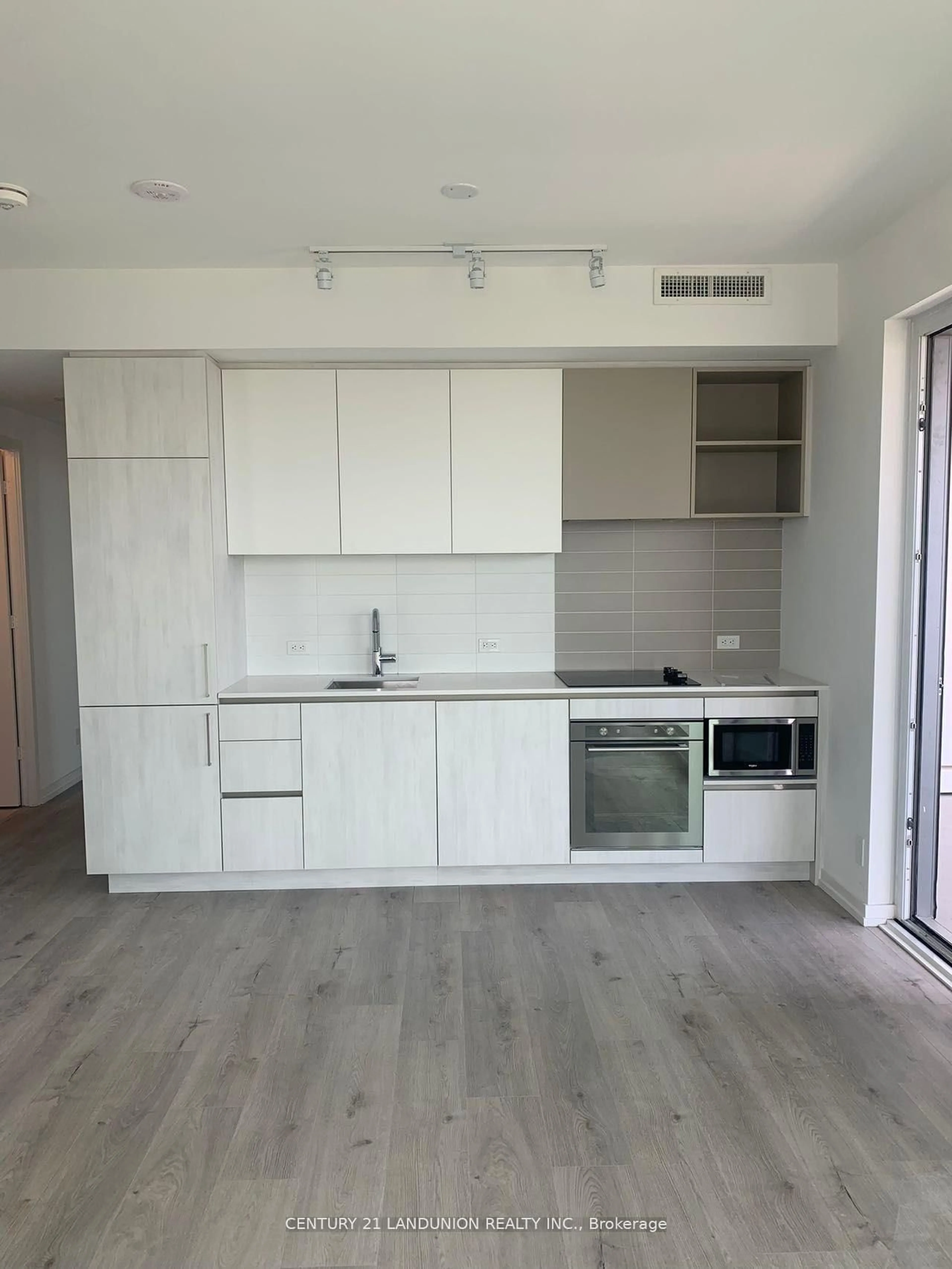 Standard kitchen, wood/laminate floor for 7890 Jane St #1512, Vaughan Ontario L4K 4R6