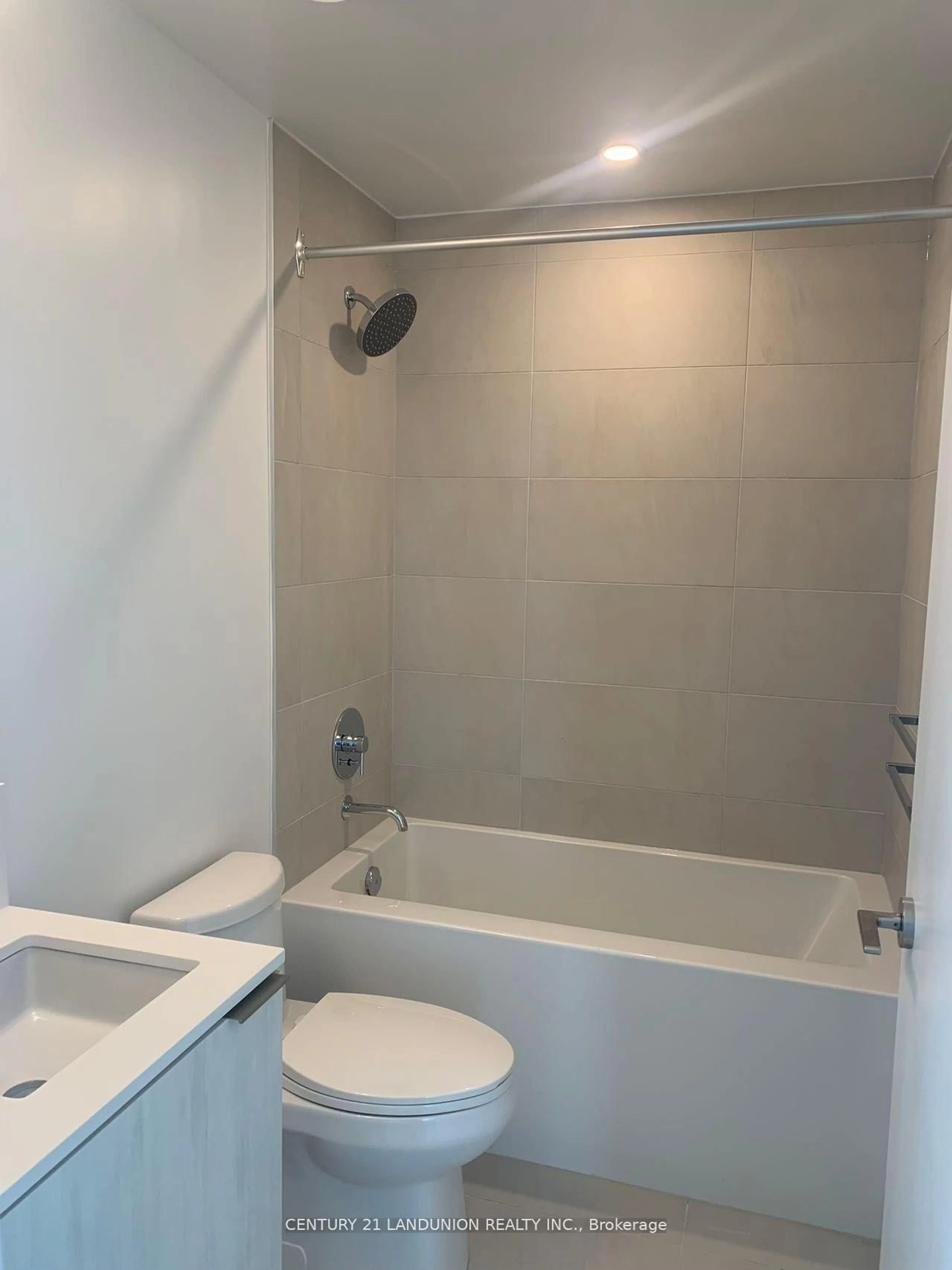 Standard bathroom, unknown for 7890 Jane St #1512, Vaughan Ontario L4K 4R6