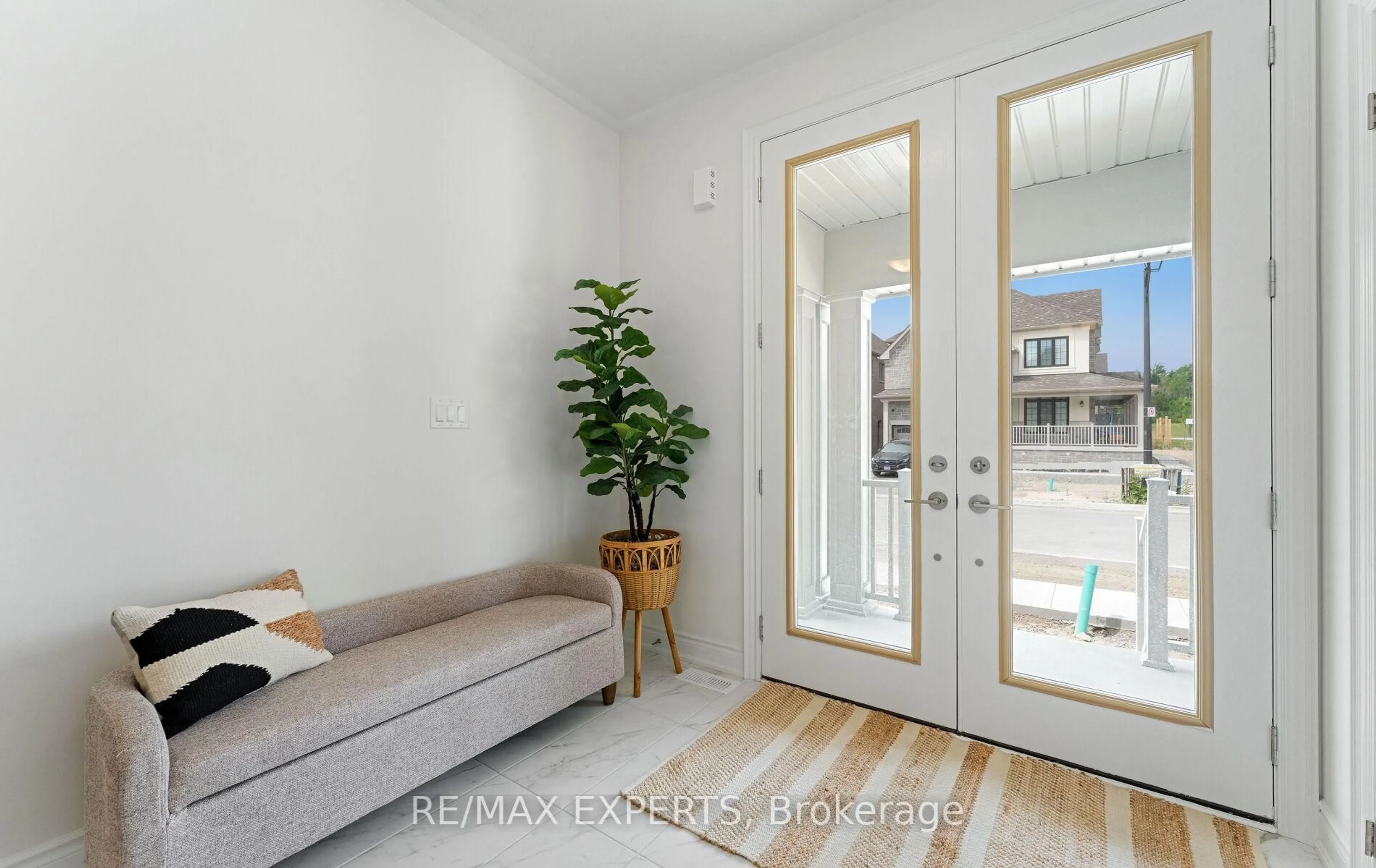 Indoor entryway for 84 Culbert Rd, Bradford West Gwillimbury Ontario L3Z 4P4