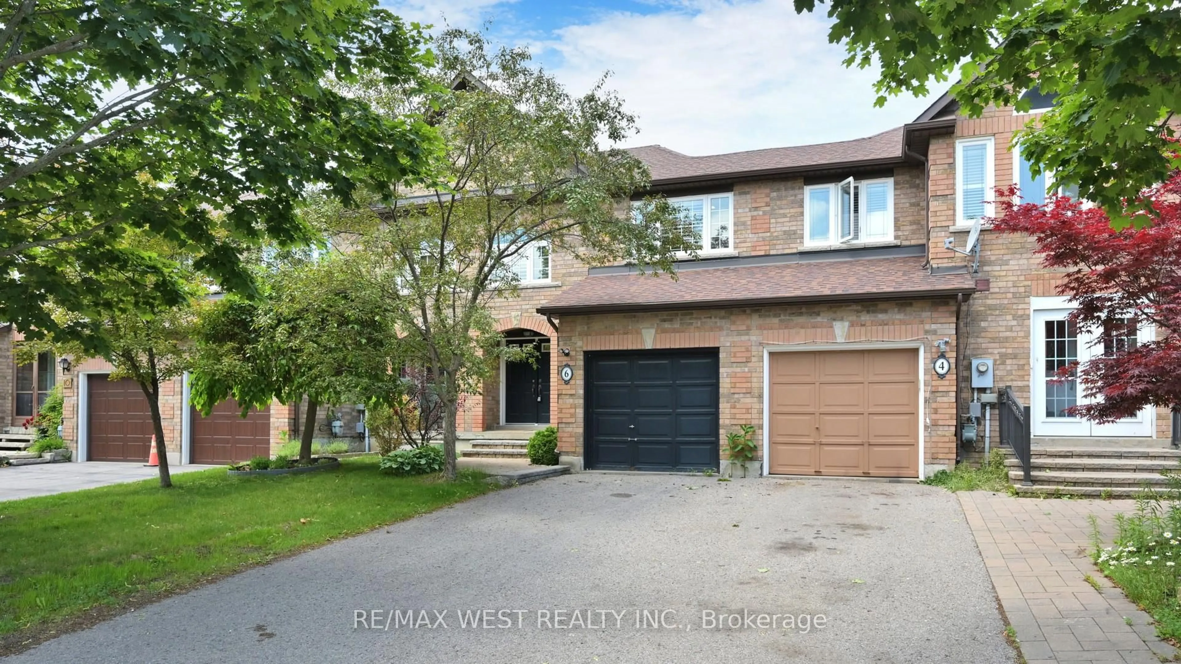 Home with brick exterior material, street for 6 Mistleflower Crt, Richmond Hill Ontario L4E 3T9