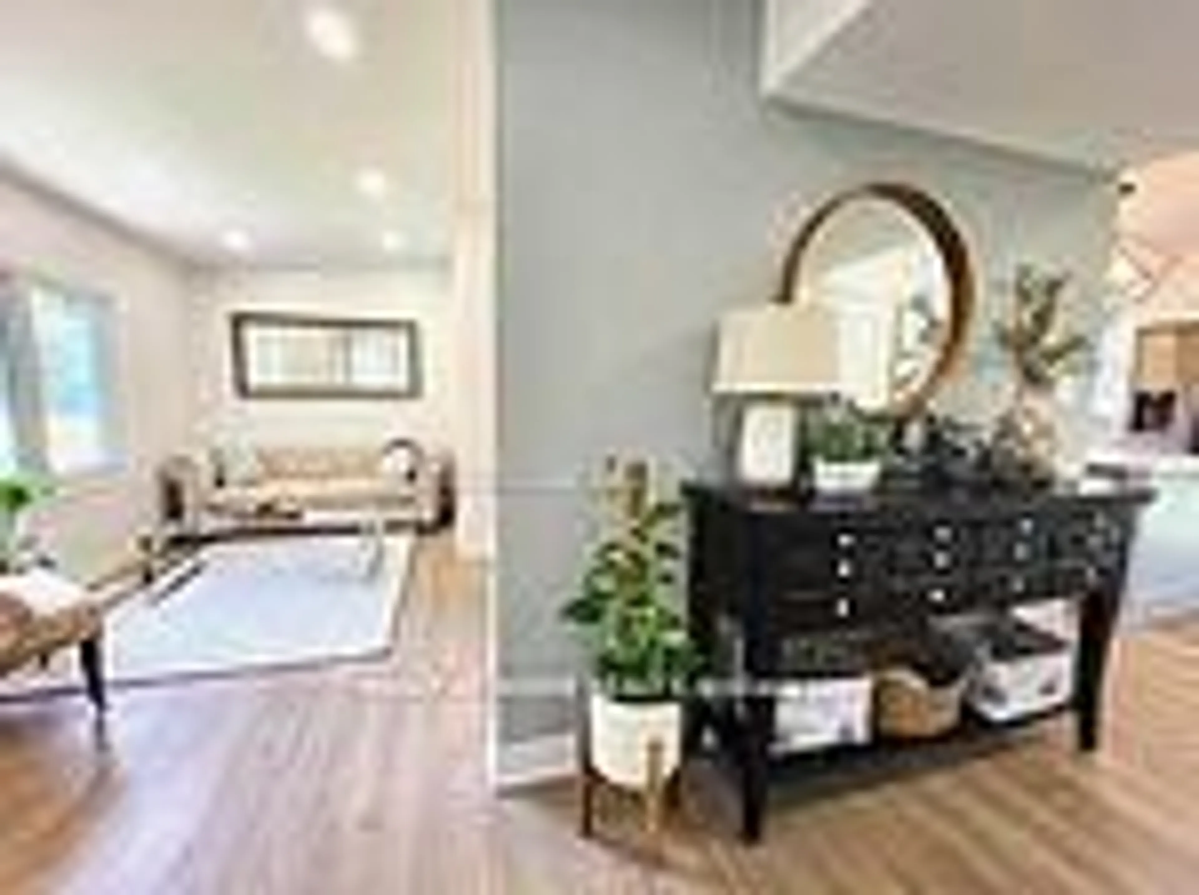 Indoor entryway for 1012 Goshen Rd, Innisfil Ontario L9S 2B5