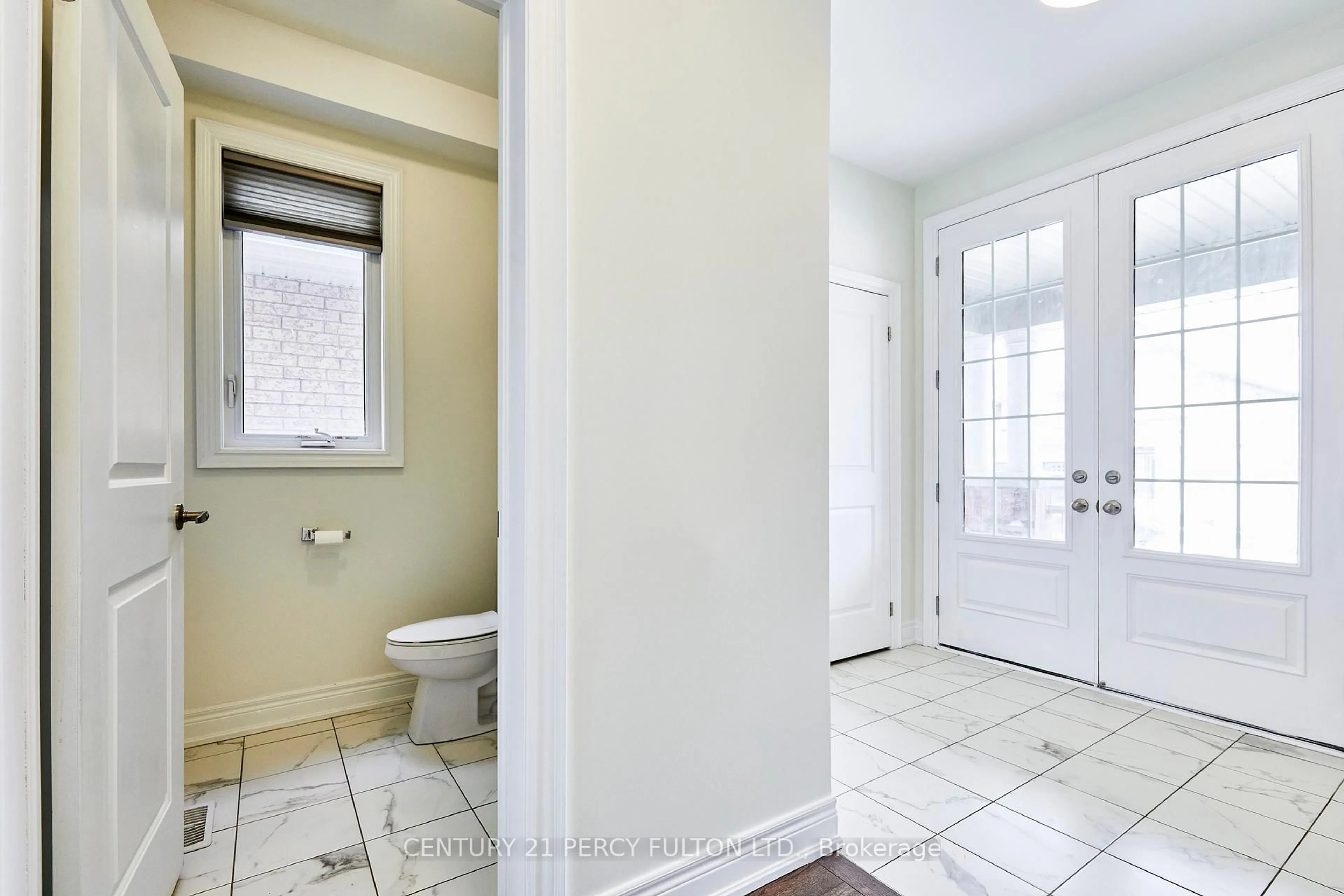 Indoor entryway for 23 Bruce Welch Ave, Georgina Ontario L4P 0J1